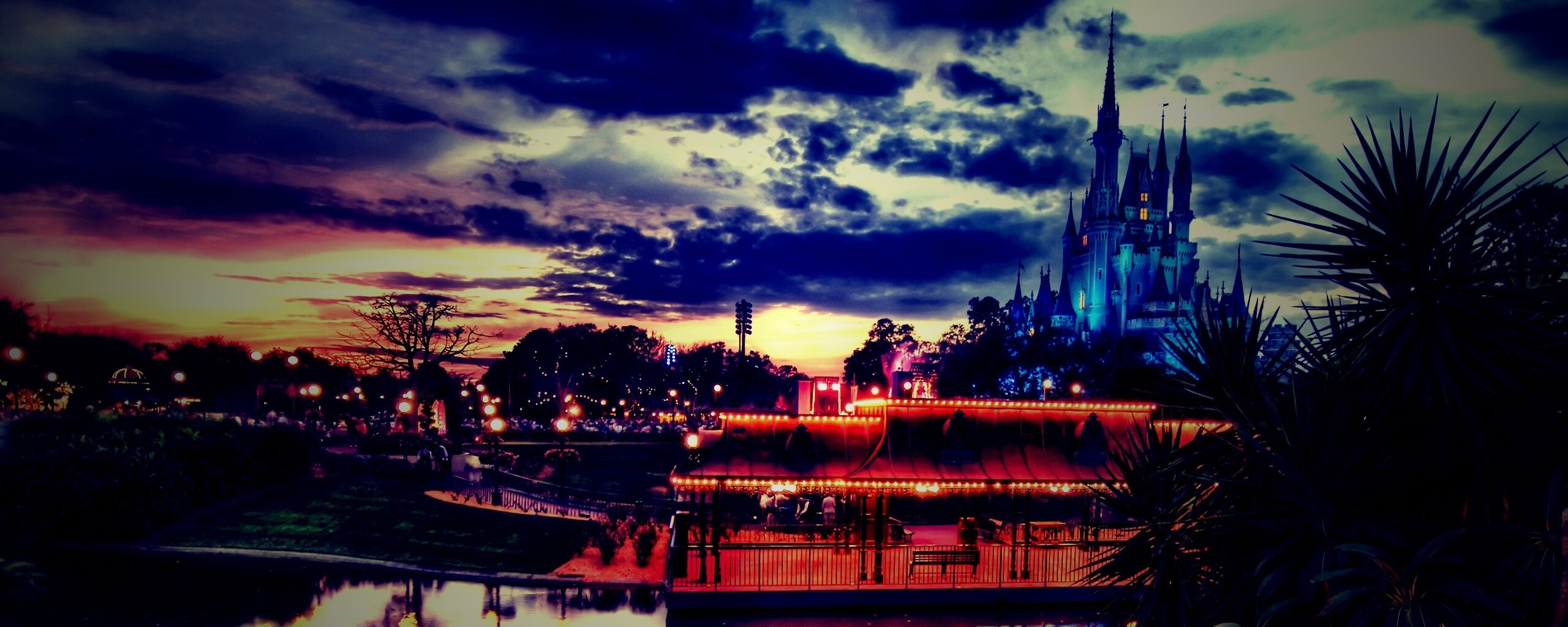 Диснеёленд вечером обои