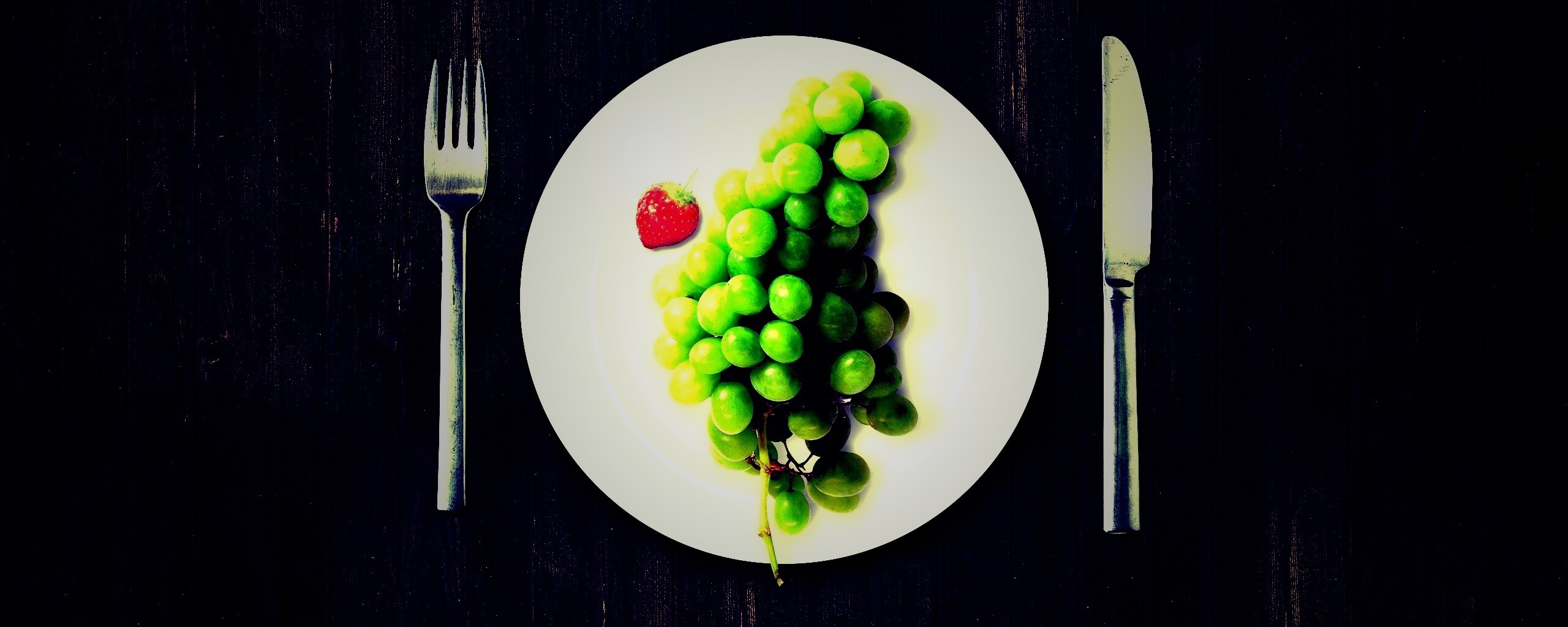 Виноград с клубникой обои