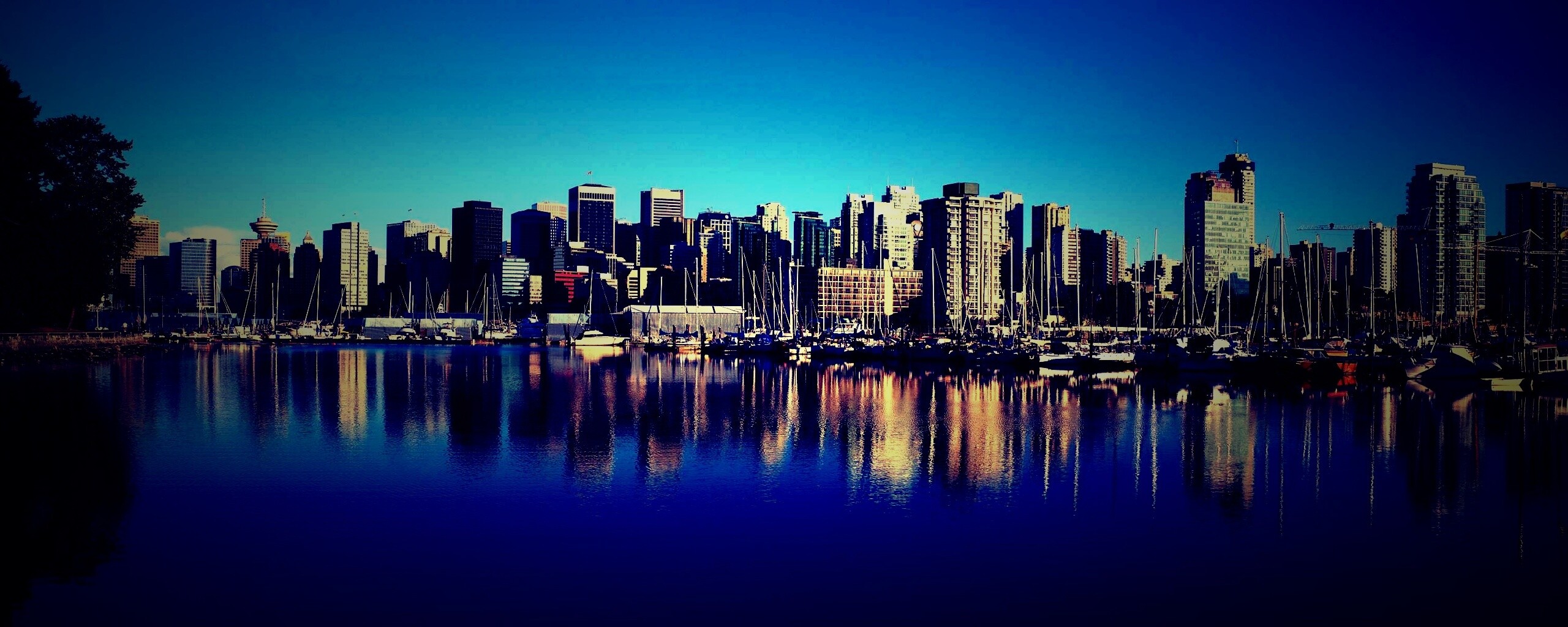 Город у воды обои