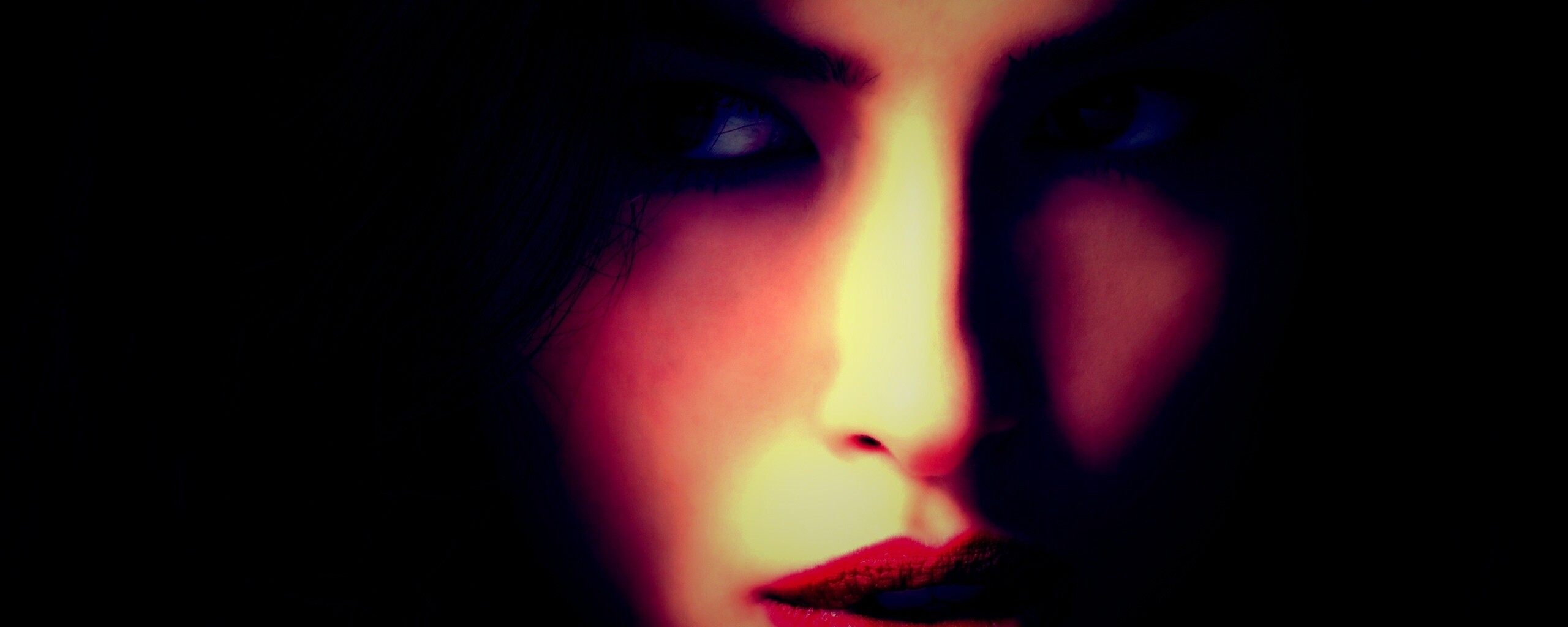 Женский взгляд обои