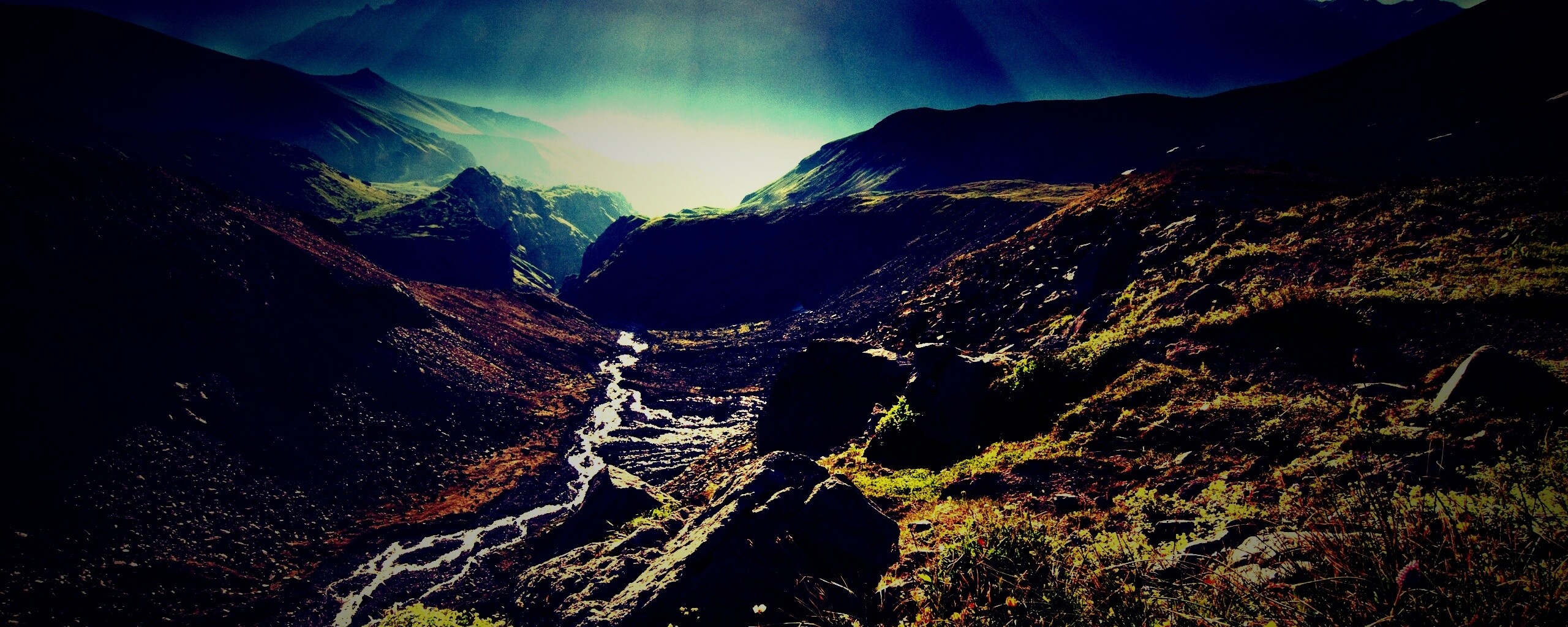 Горы и ручей обои