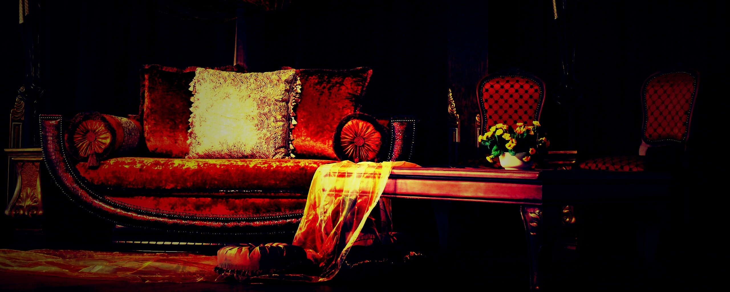 Комната в старом стиле обои