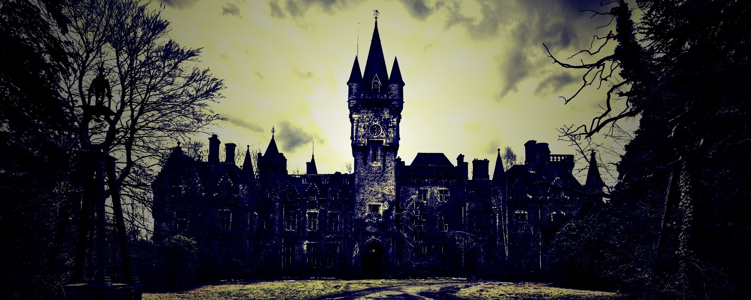 Разрушающийся замок обои