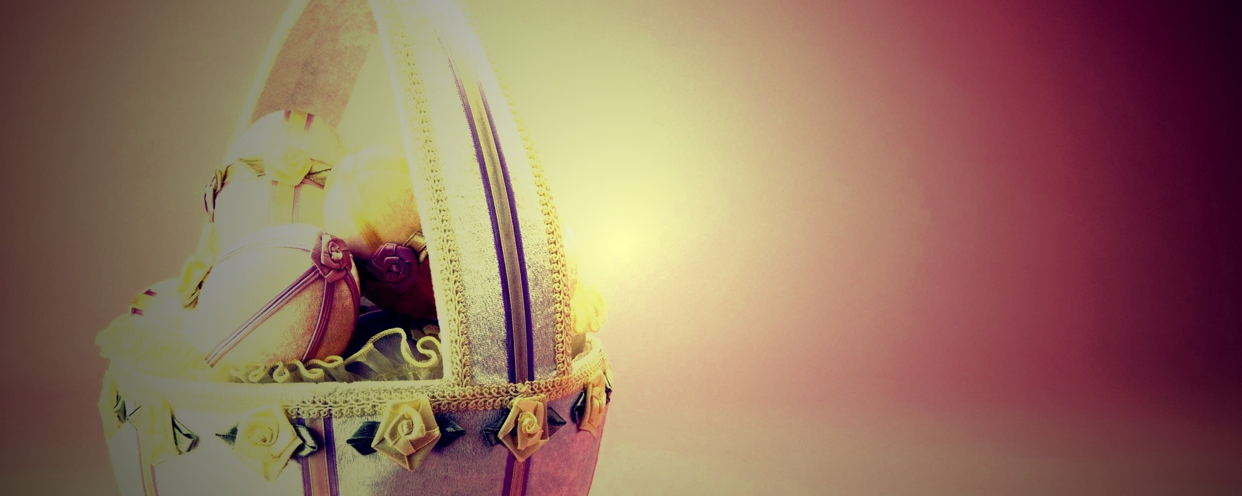 Пасхальная корзина с яйцами обои