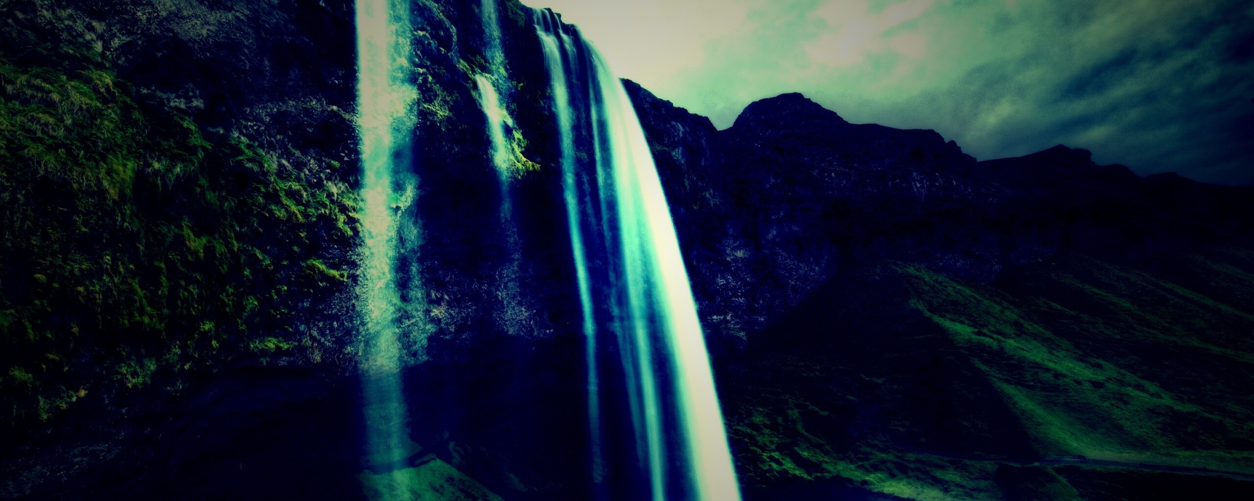 Нарисованный водопад обои