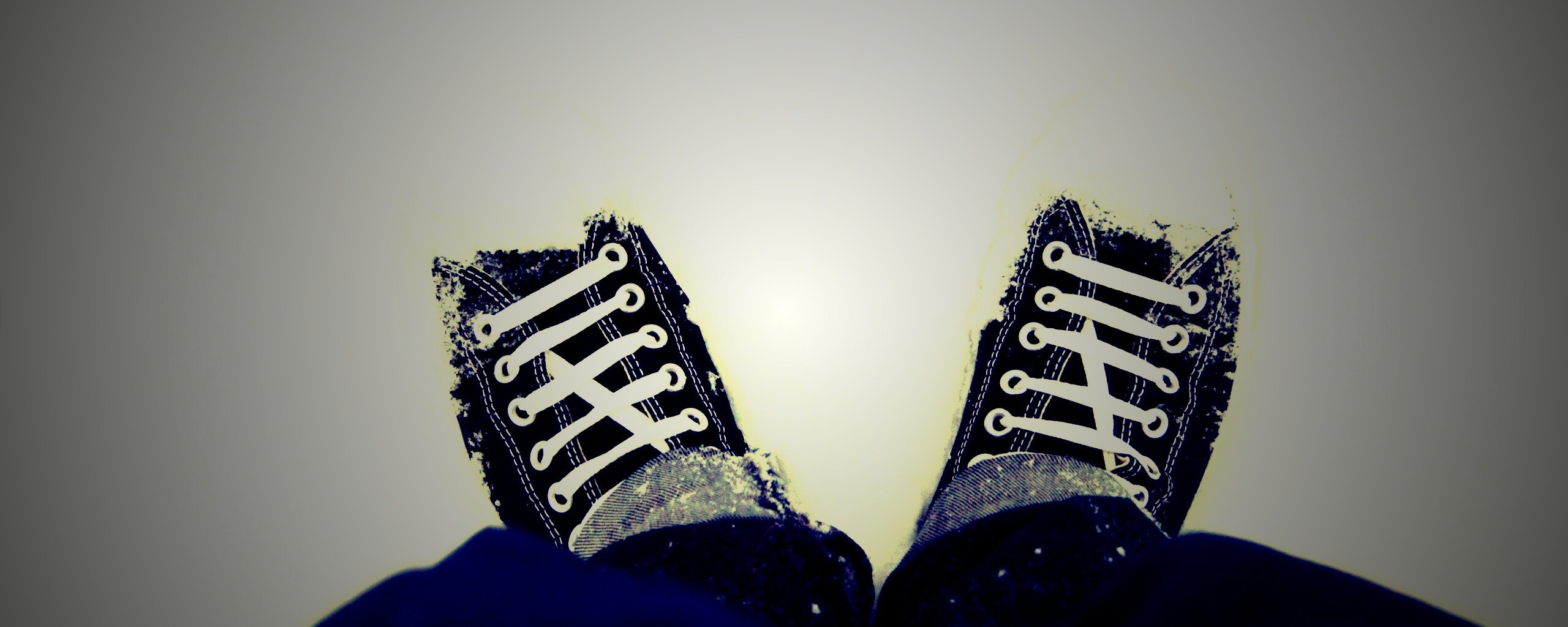 Дурак зимой в кедах обои