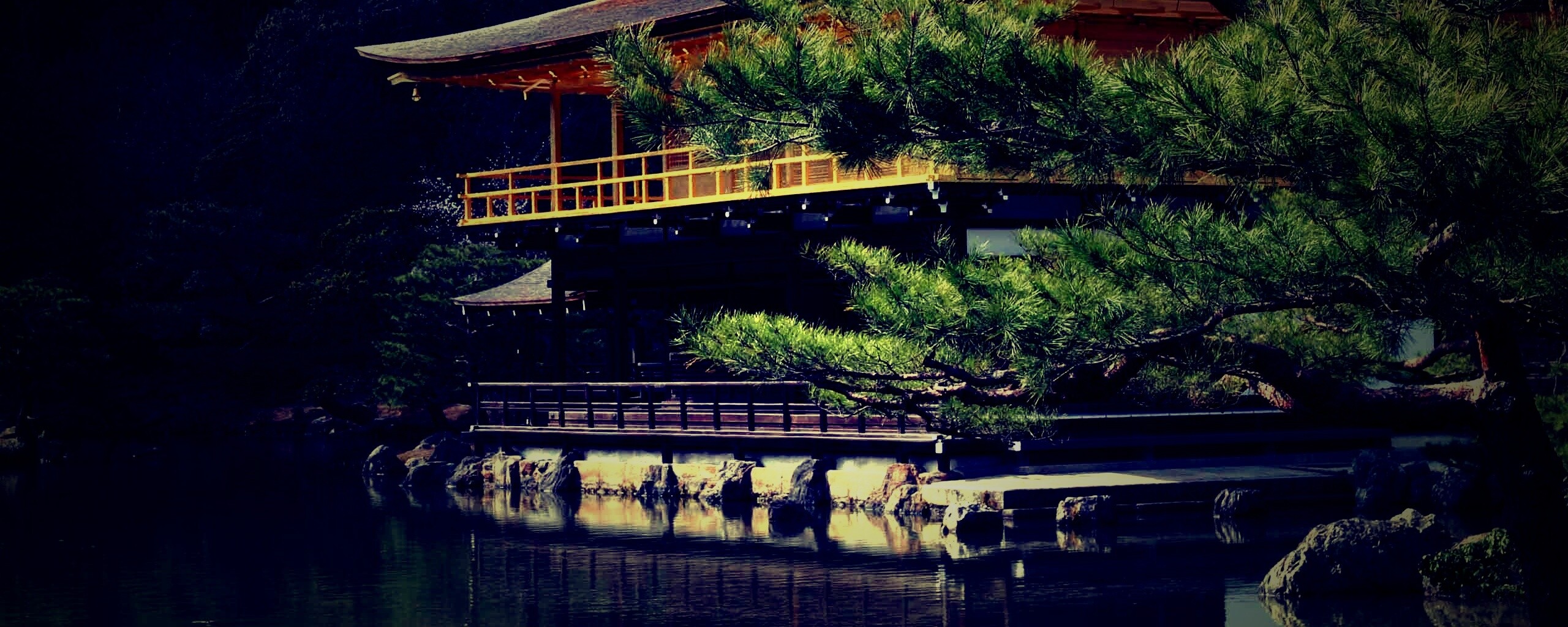 Пагода на берегу озера обои