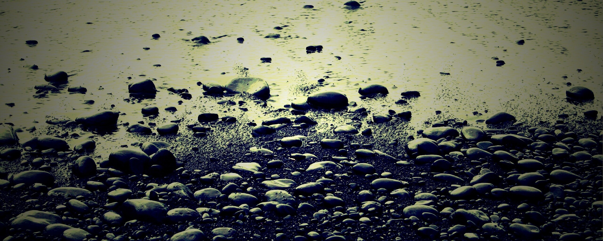 Темный пляж обои