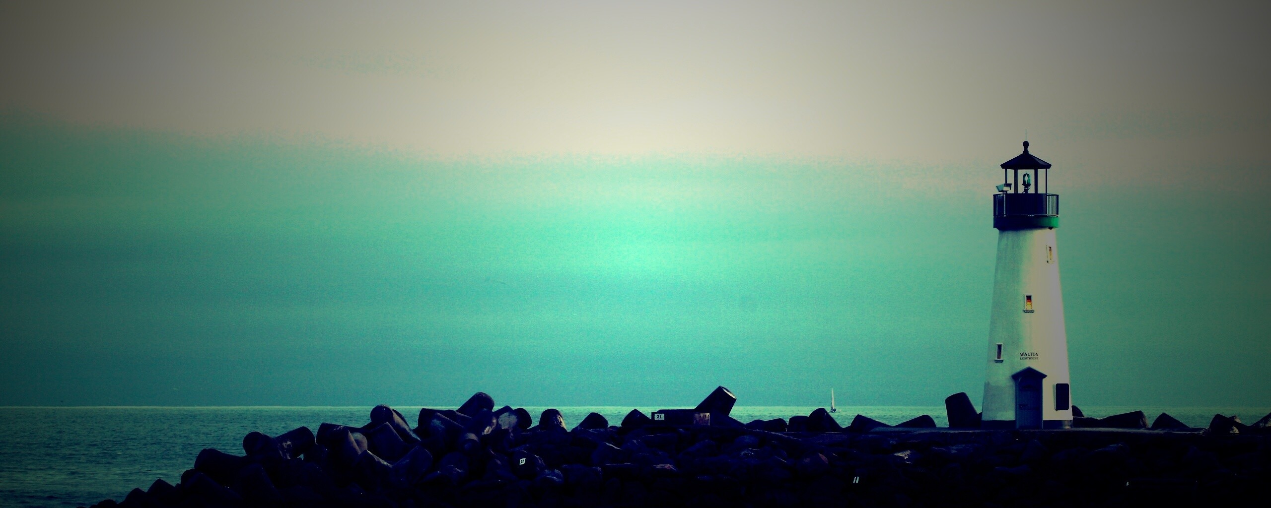 Маяк в порту Санта-Круз обои