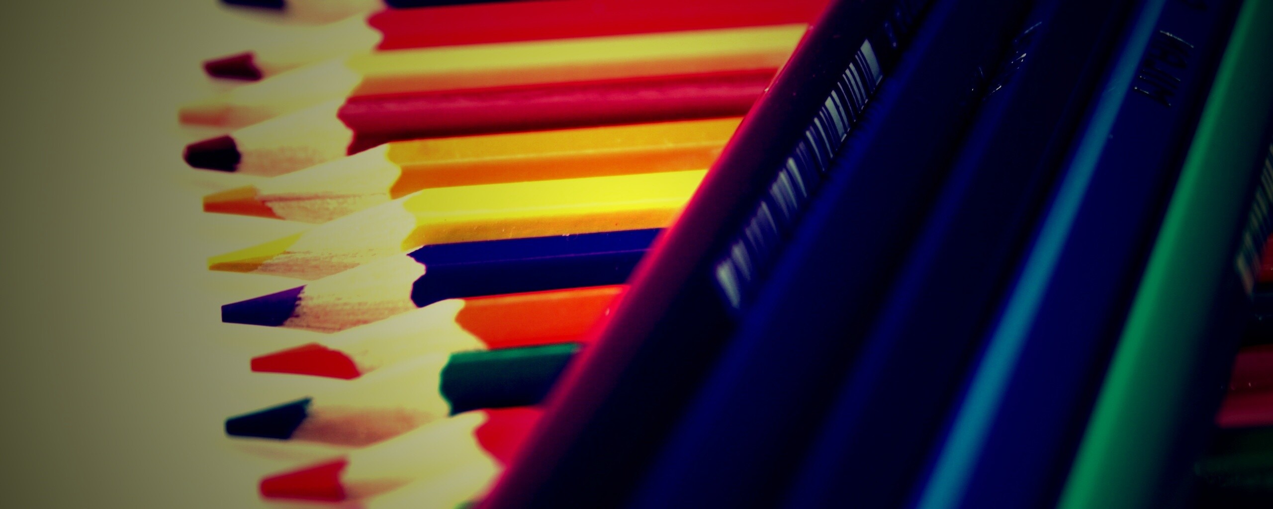 Цветные карандаши обои
