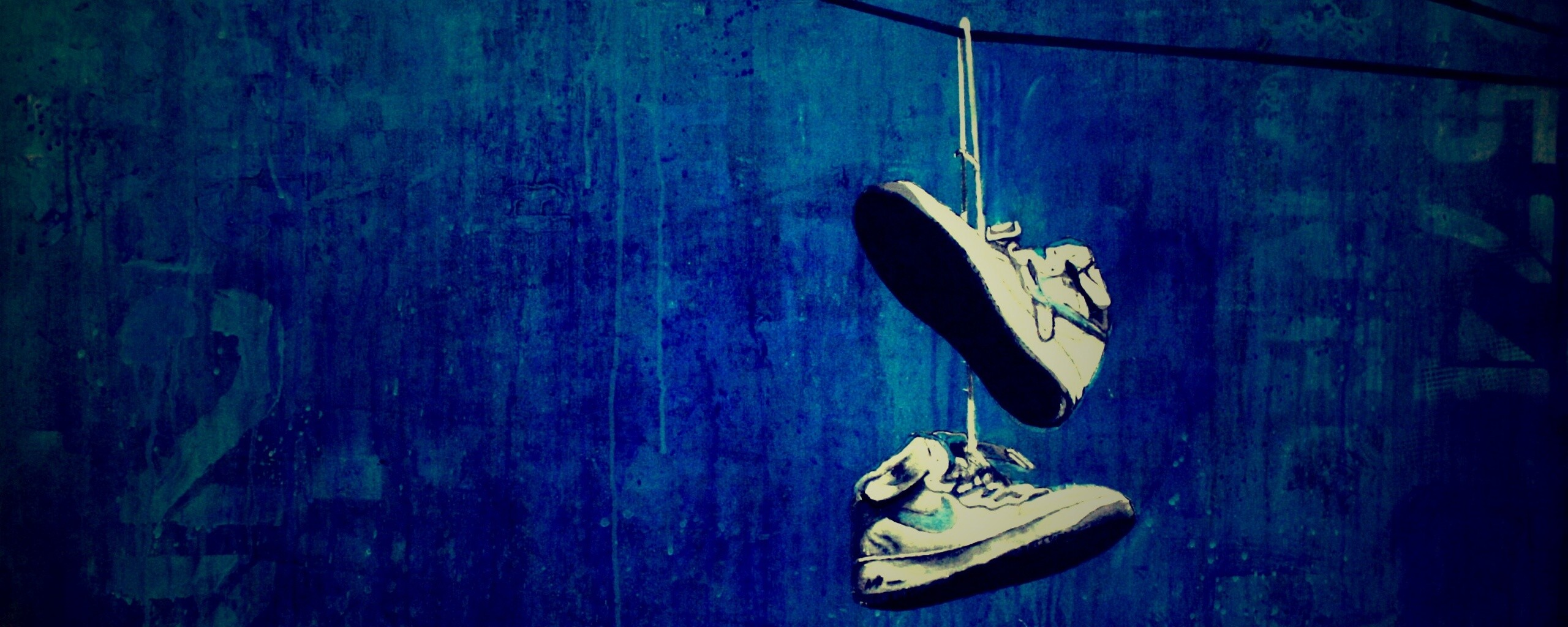 Кросовки на проводе обои