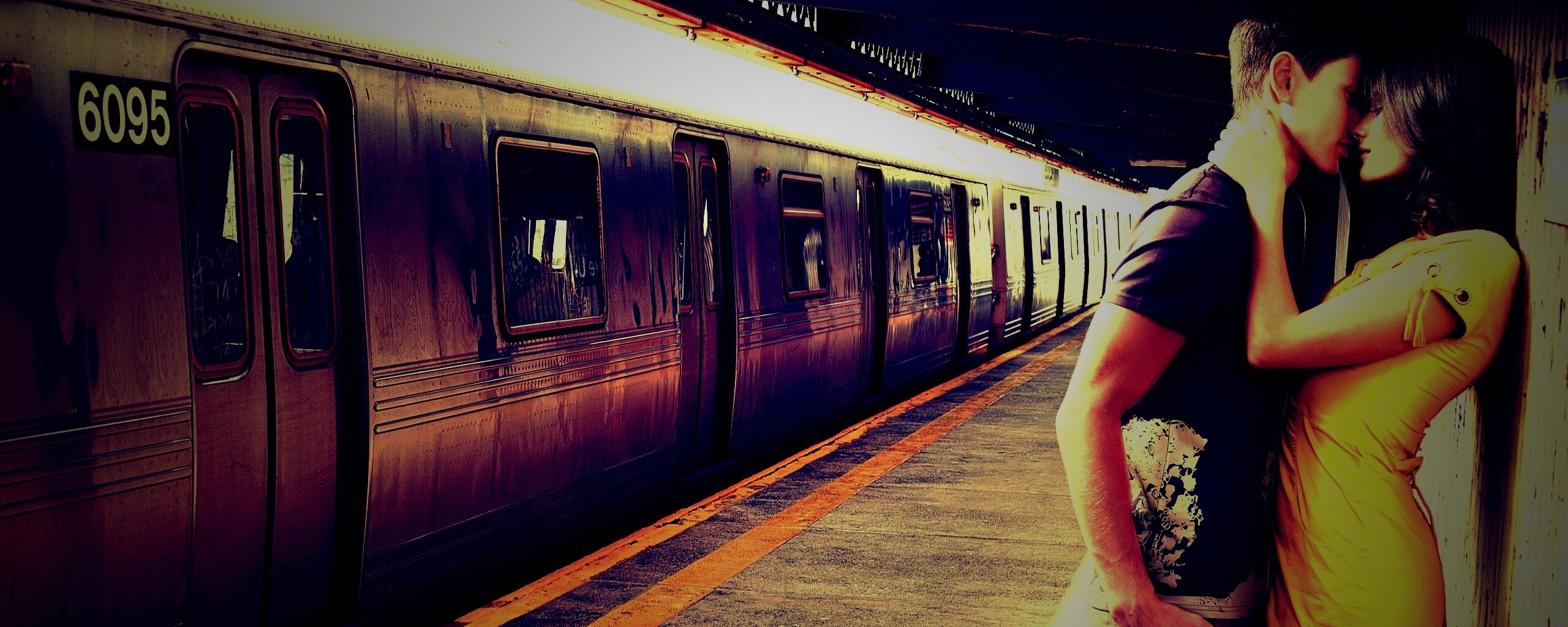 Прощание на станции метро обои