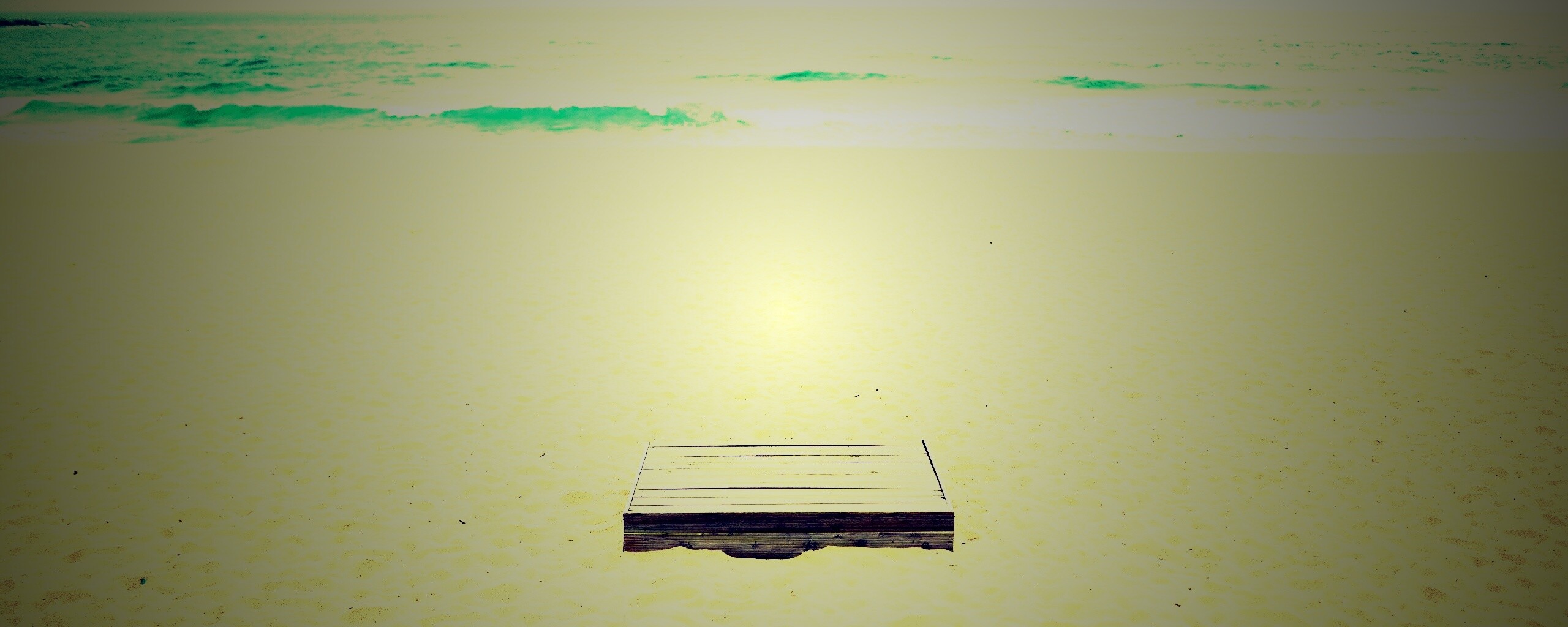 Ящик на пляже обои