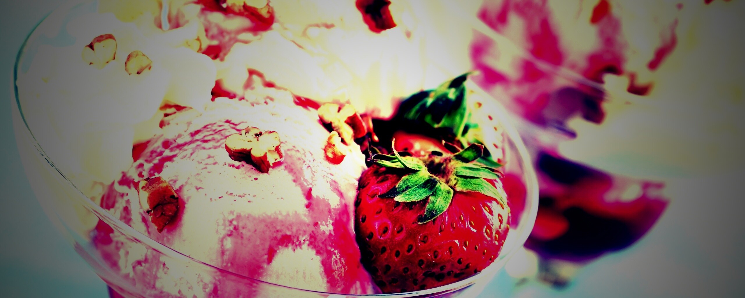 Клубничное мороженное обои