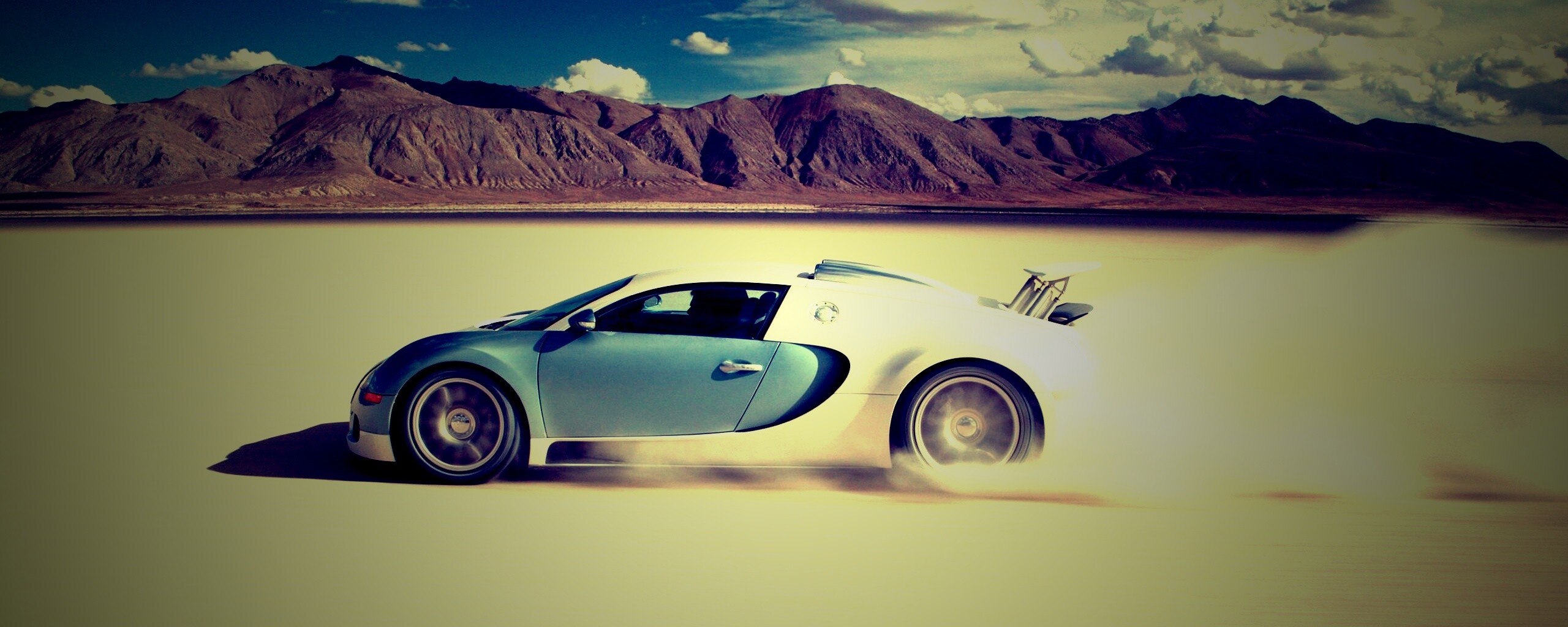 Бугатти в долине обои