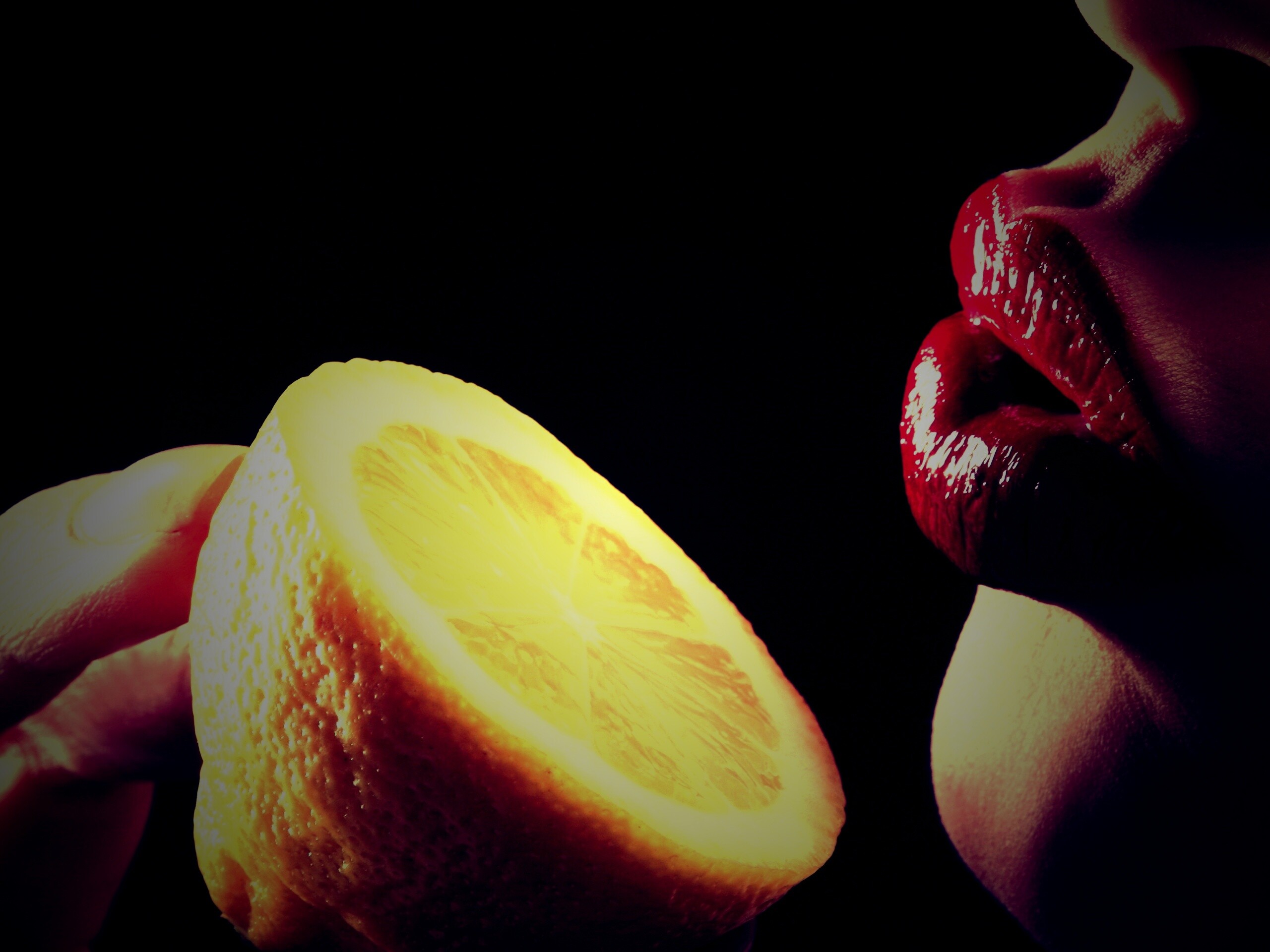 Лимон и губы обои