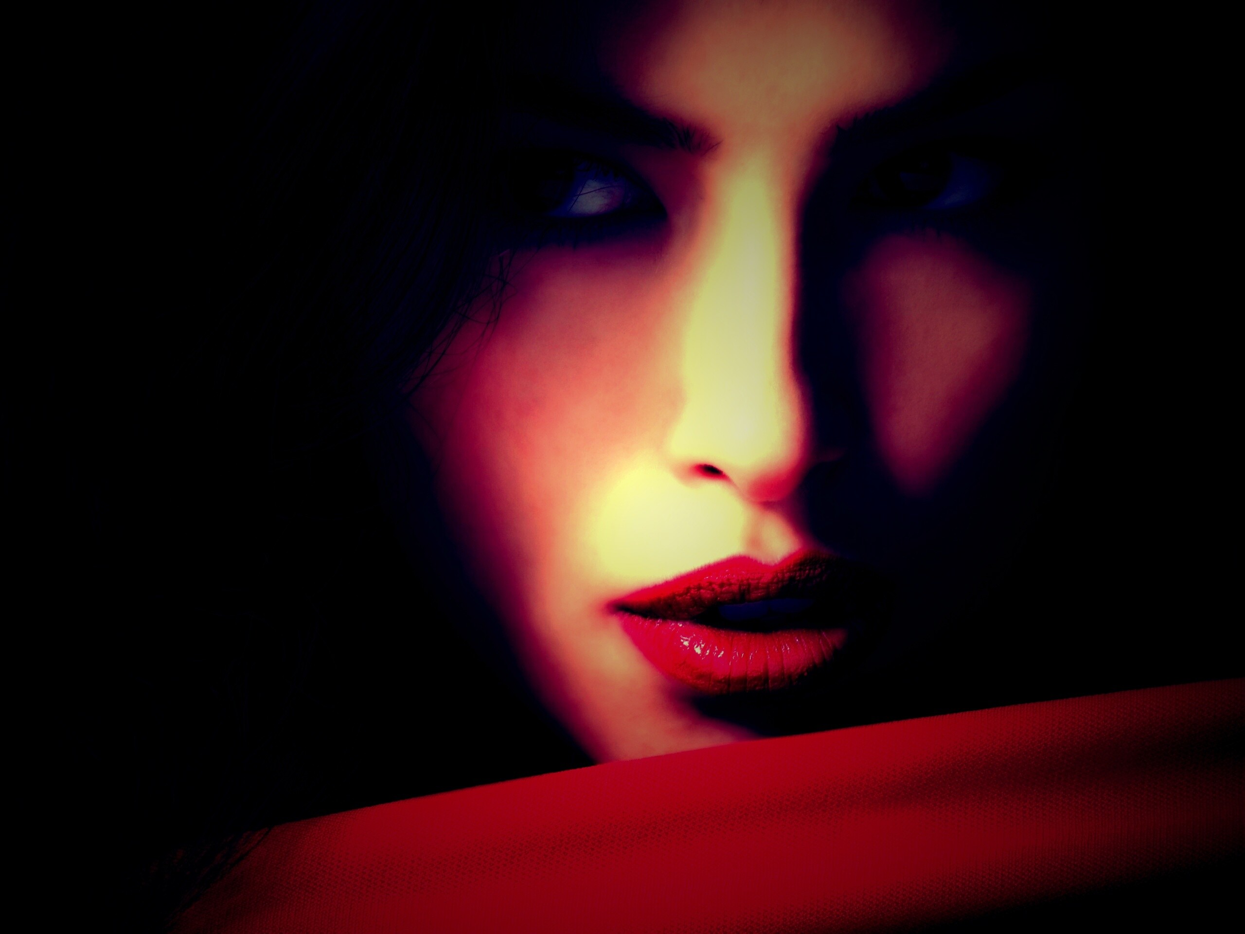 Женский взгляд обои