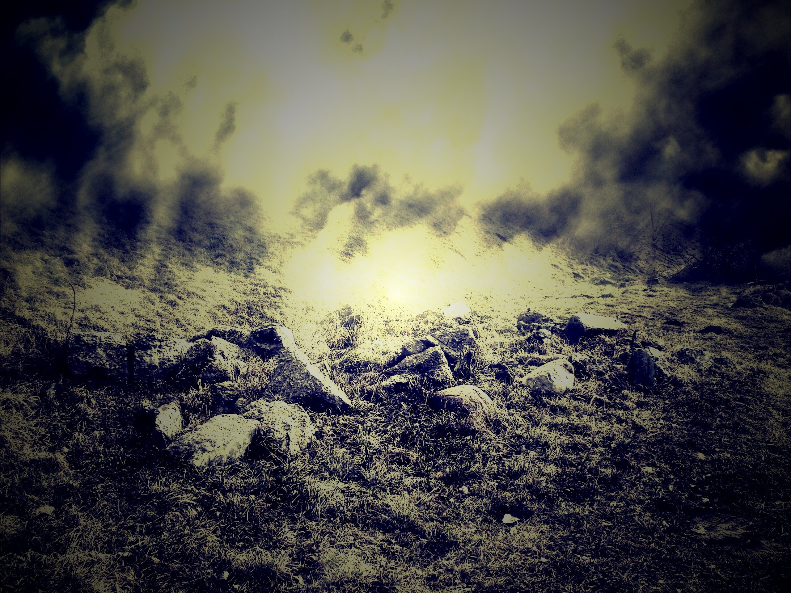 Камни под туманом обои