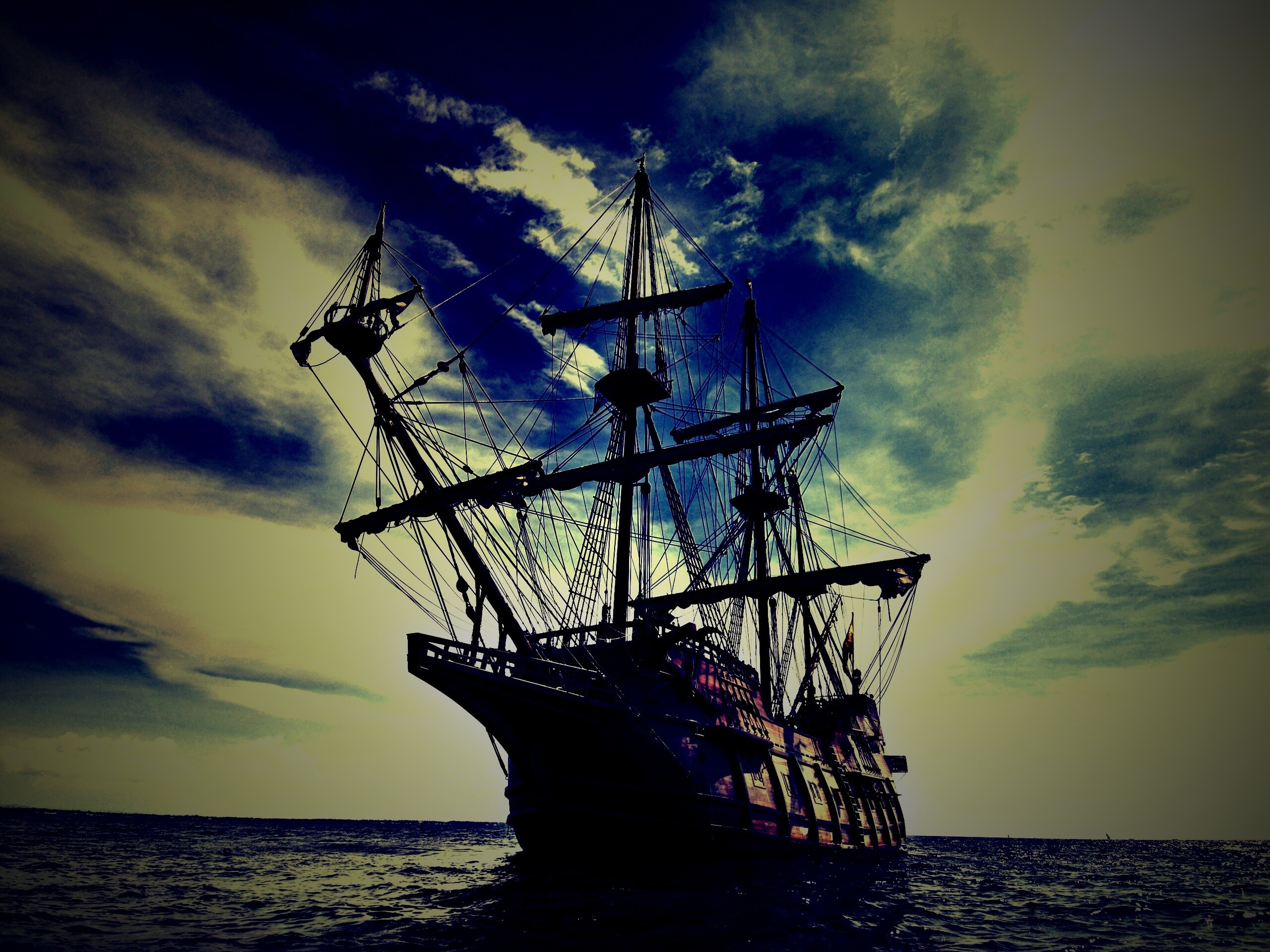 Галеон в море обои