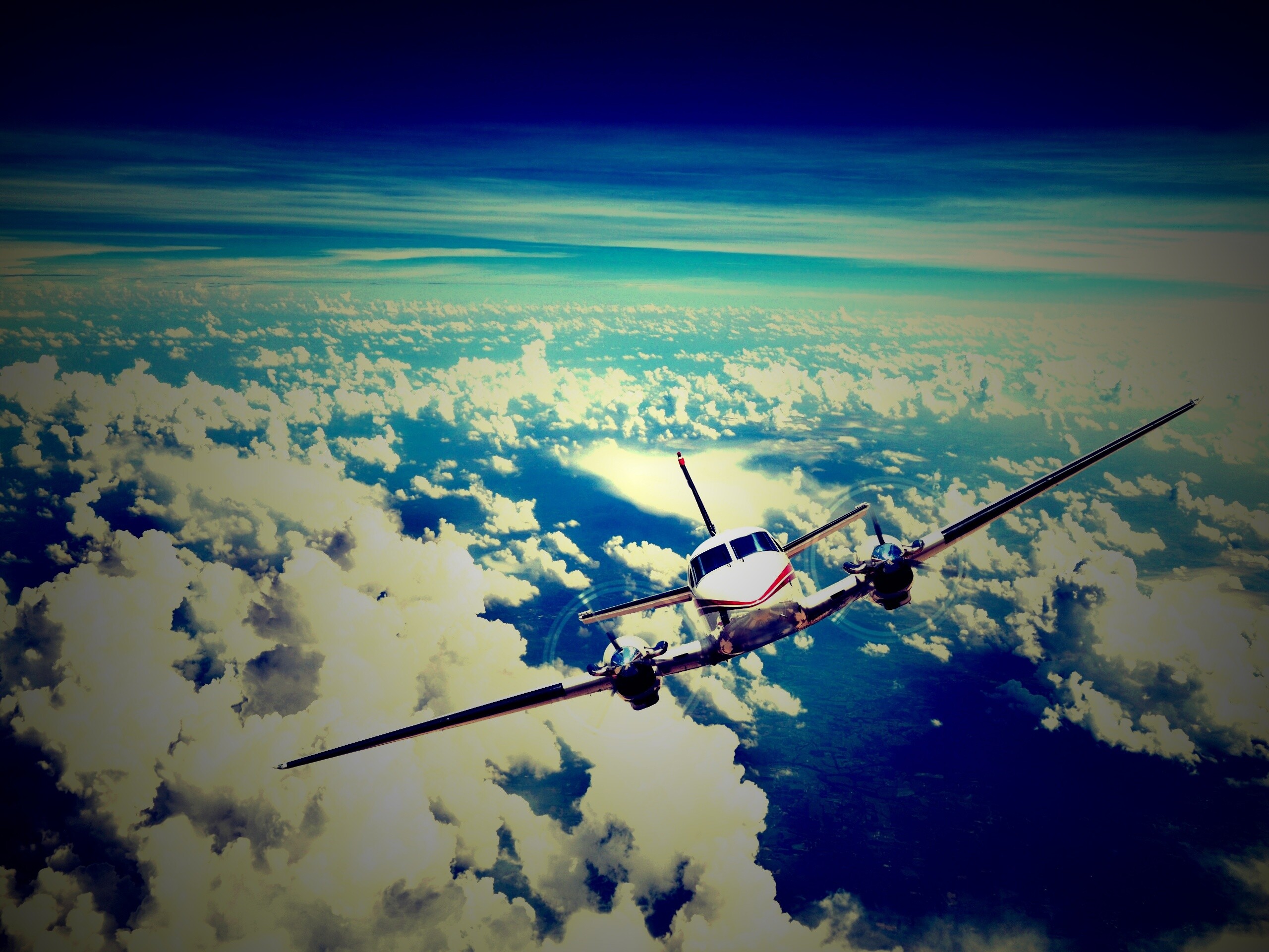 Самолет над облаками обои