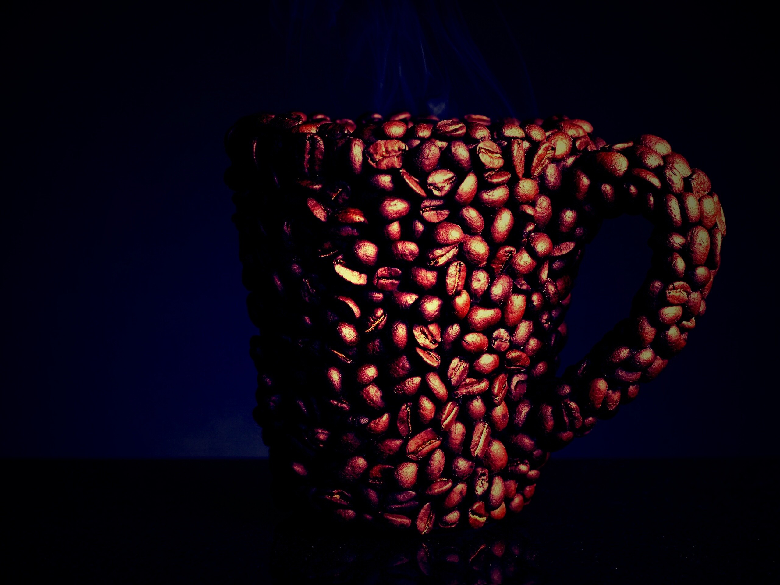 Кружка из кофейных зерен обои