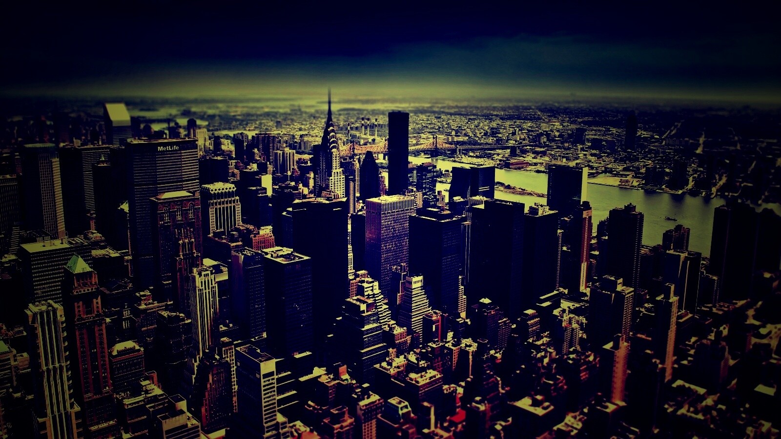 Темное небо над городом обои