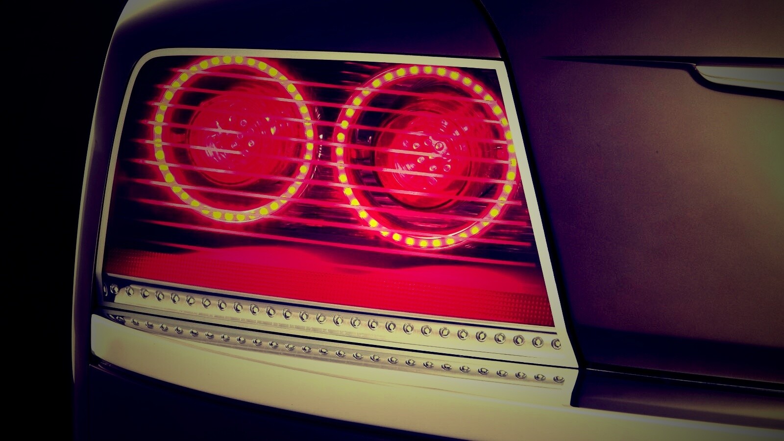 Горящие задние фары обои