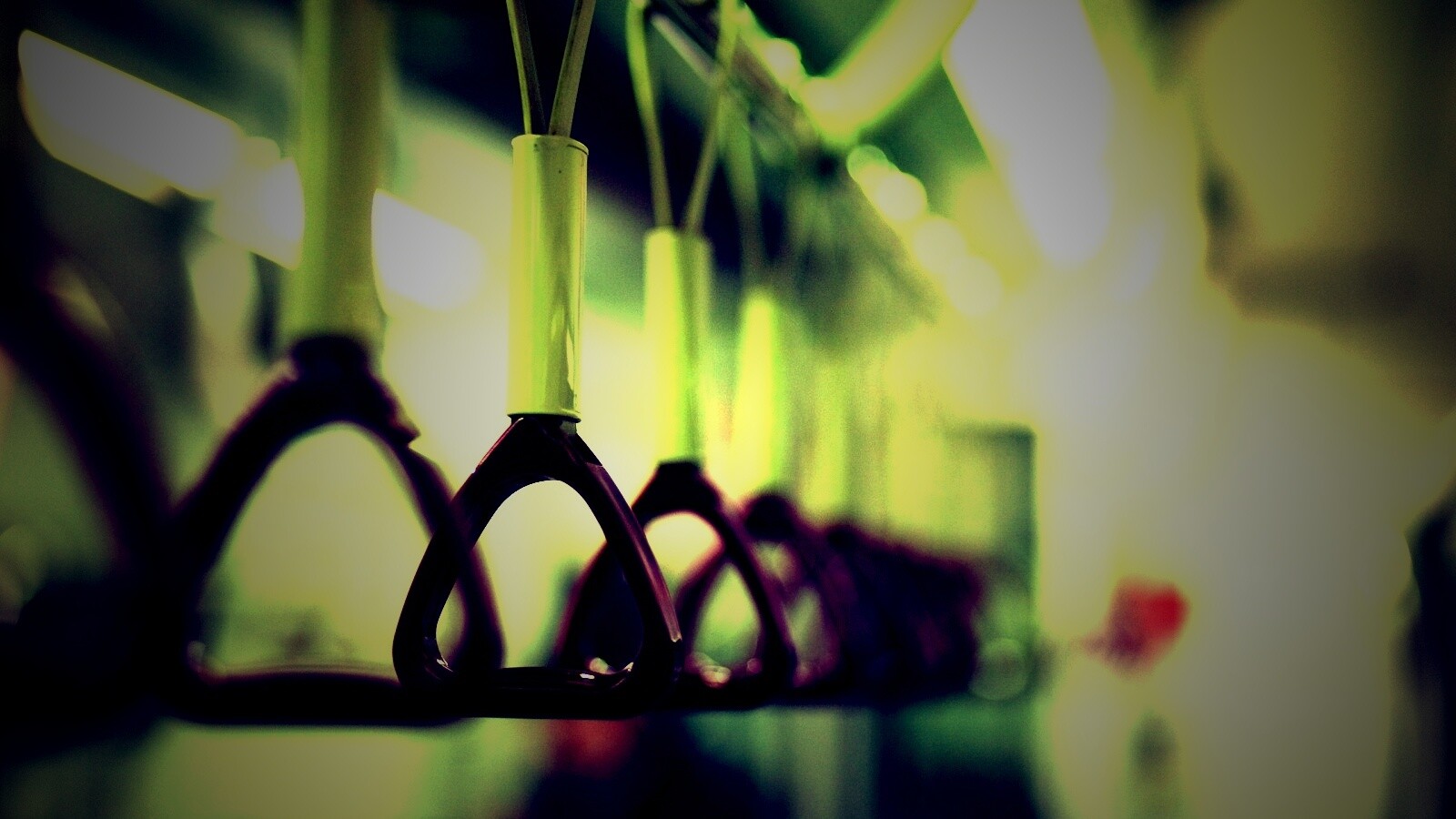 Поручни в метро обои