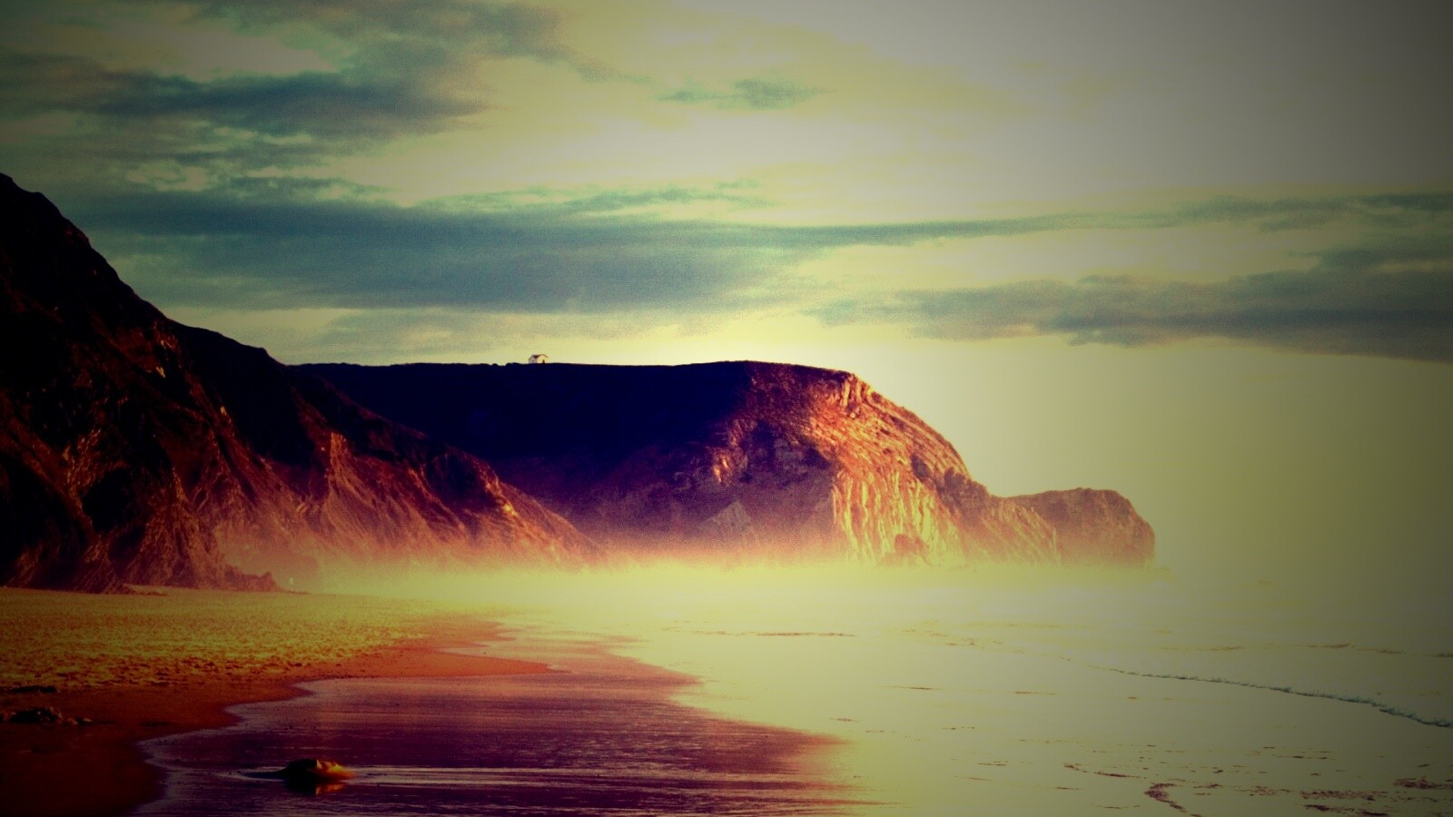 Горы уходящие в море обои