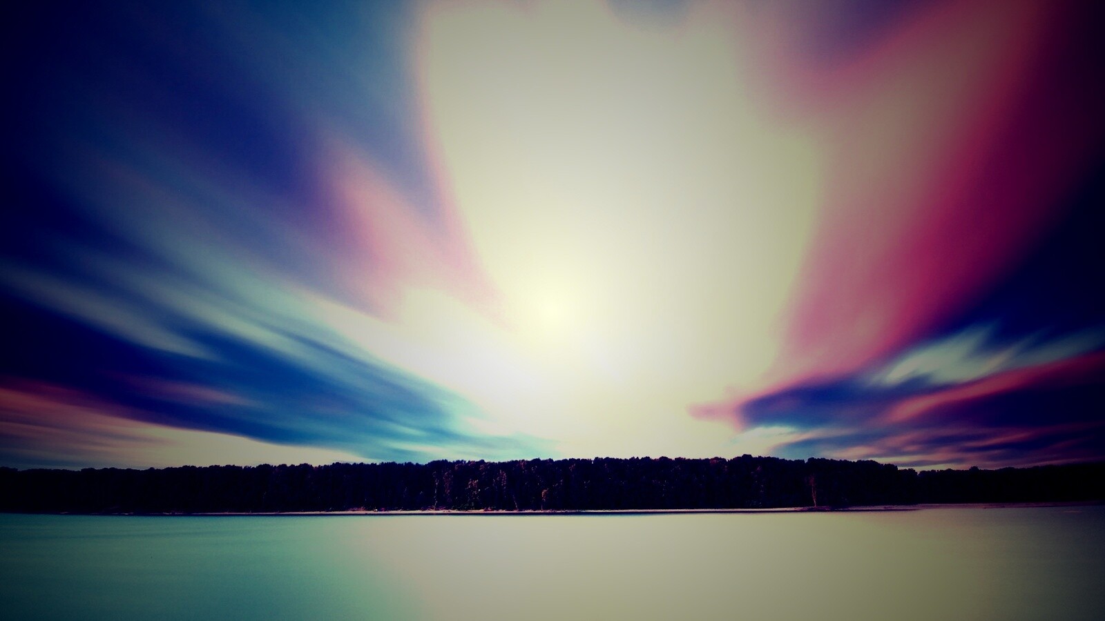 Вечернее небо над озером обои