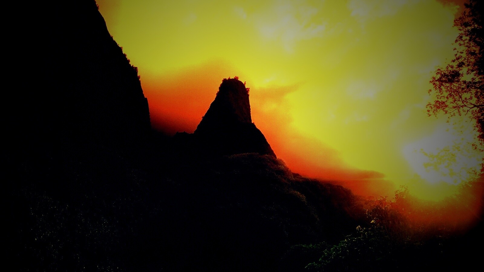 Заросшие джунглями горы обои