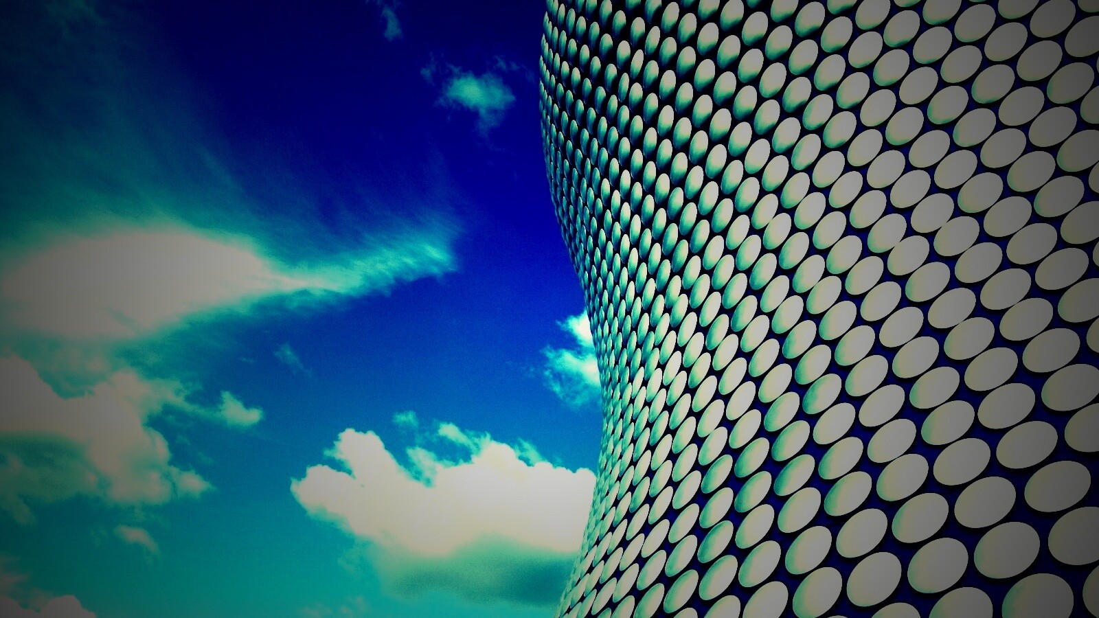 Стена из белых кругов обои