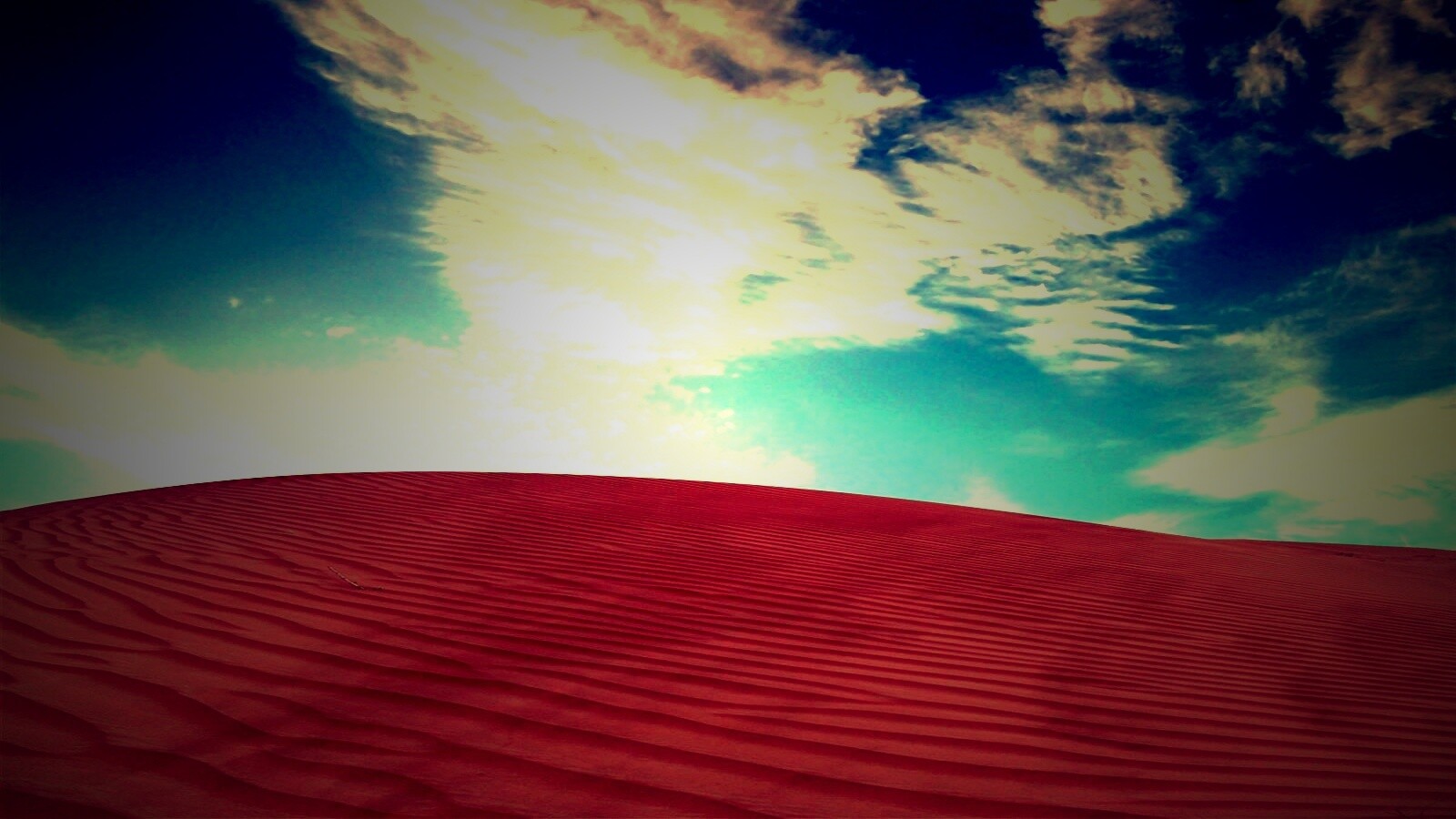 Облака над пустыней обои