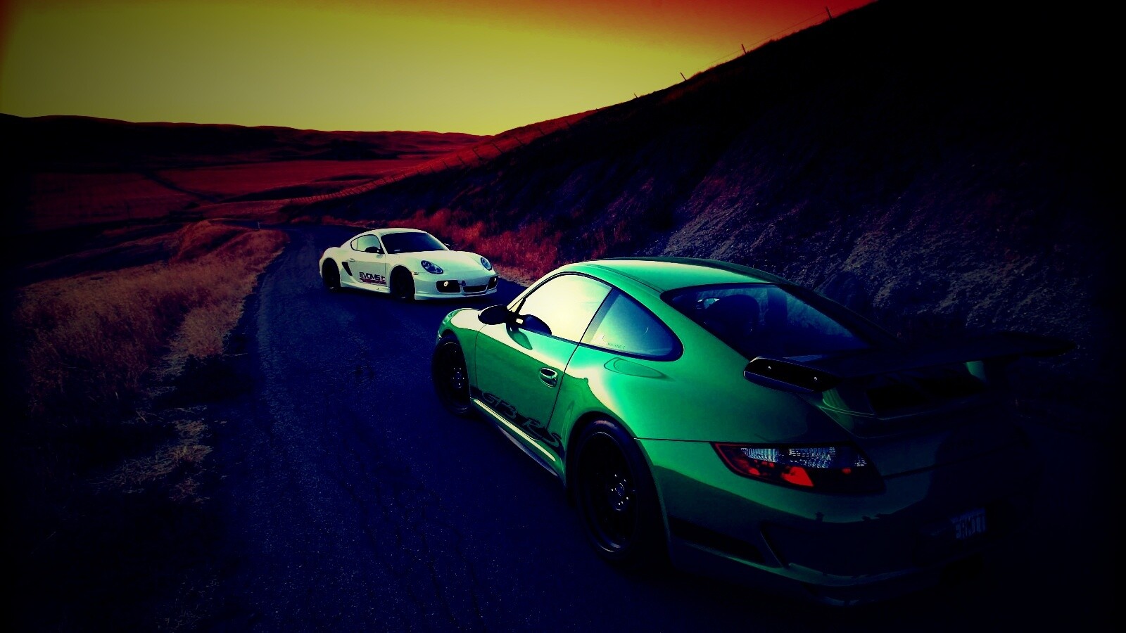 Два порша на горной дороге обои