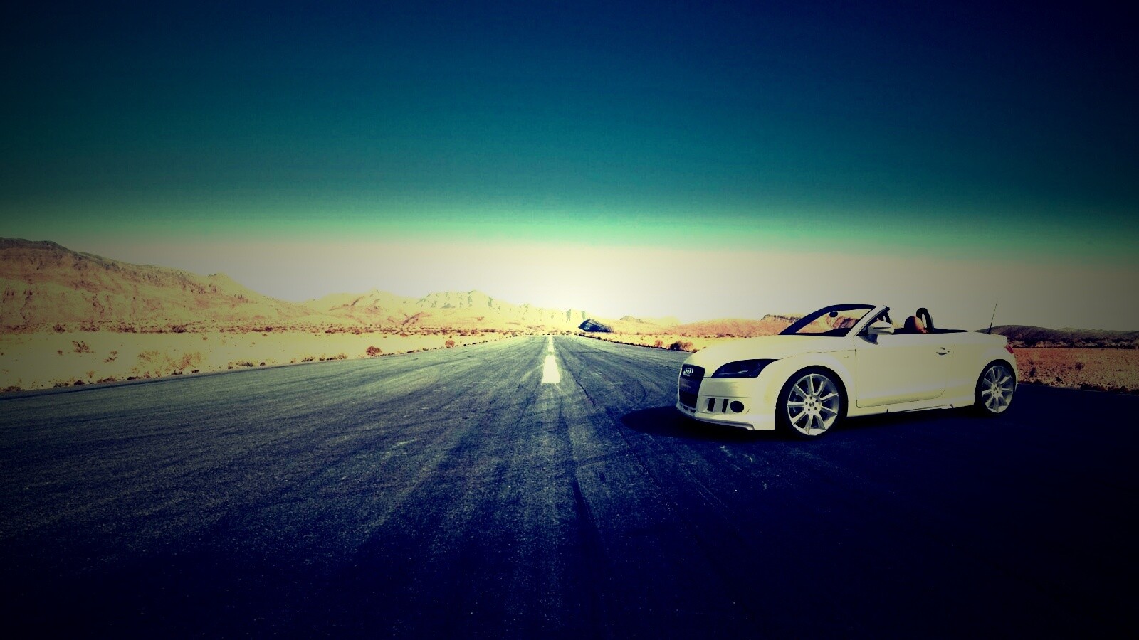 Кабриолет Ауди на пустынной дорге обои