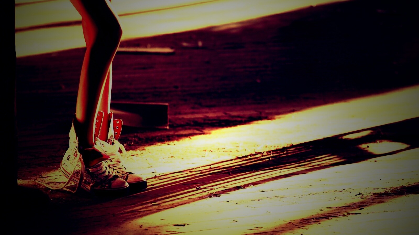 Ножки в кедах обои