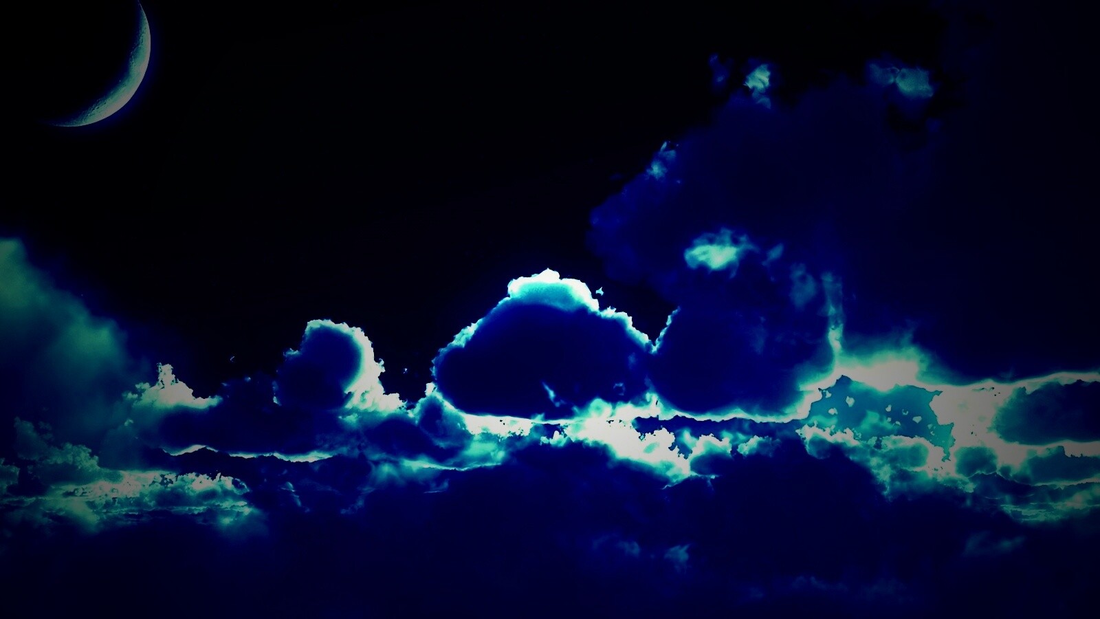 Облака и луна в ночном небе обои