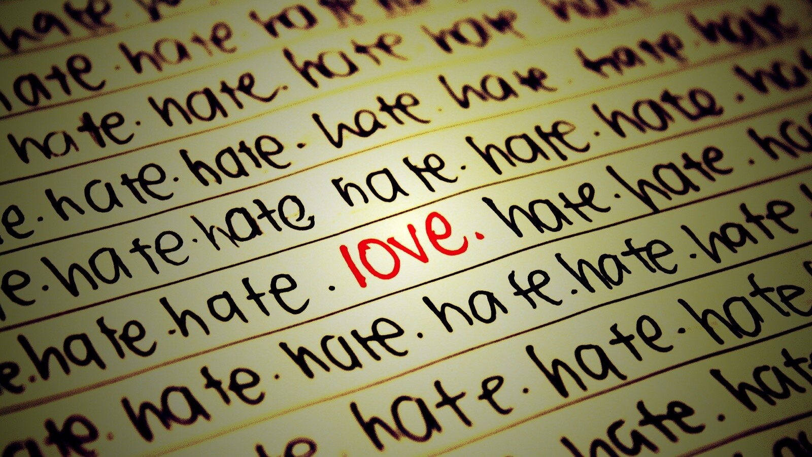 Любовь среди ненависти обои