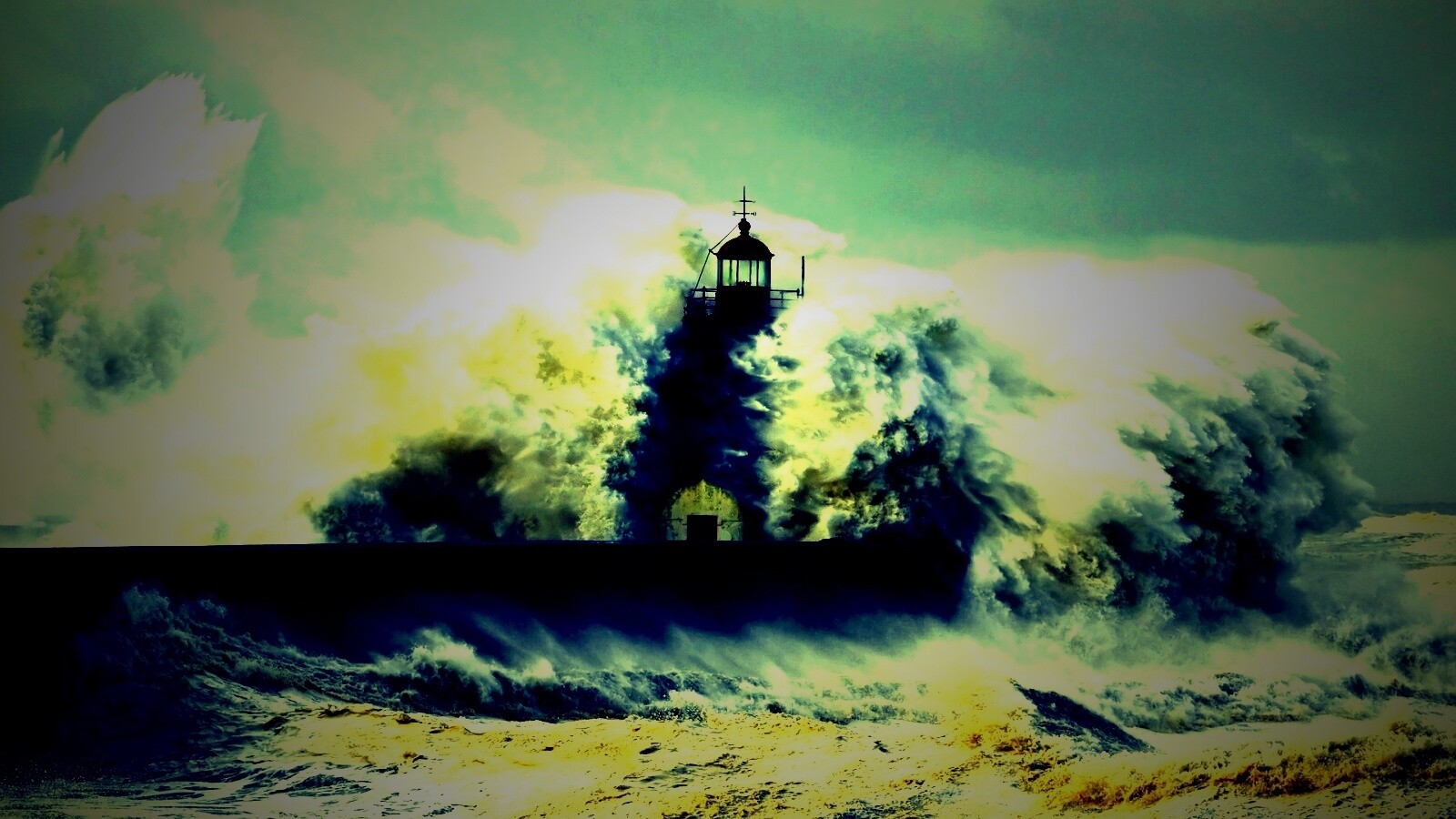 Маяк в шторм обои