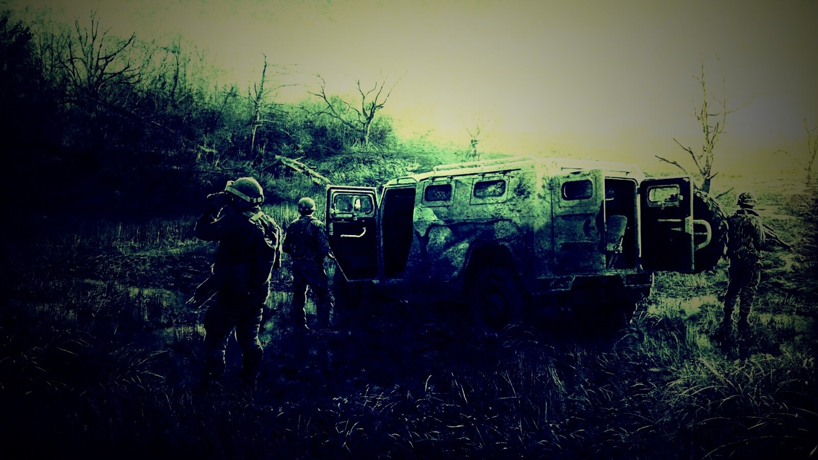 Солдаты из сталкера на болоте обои