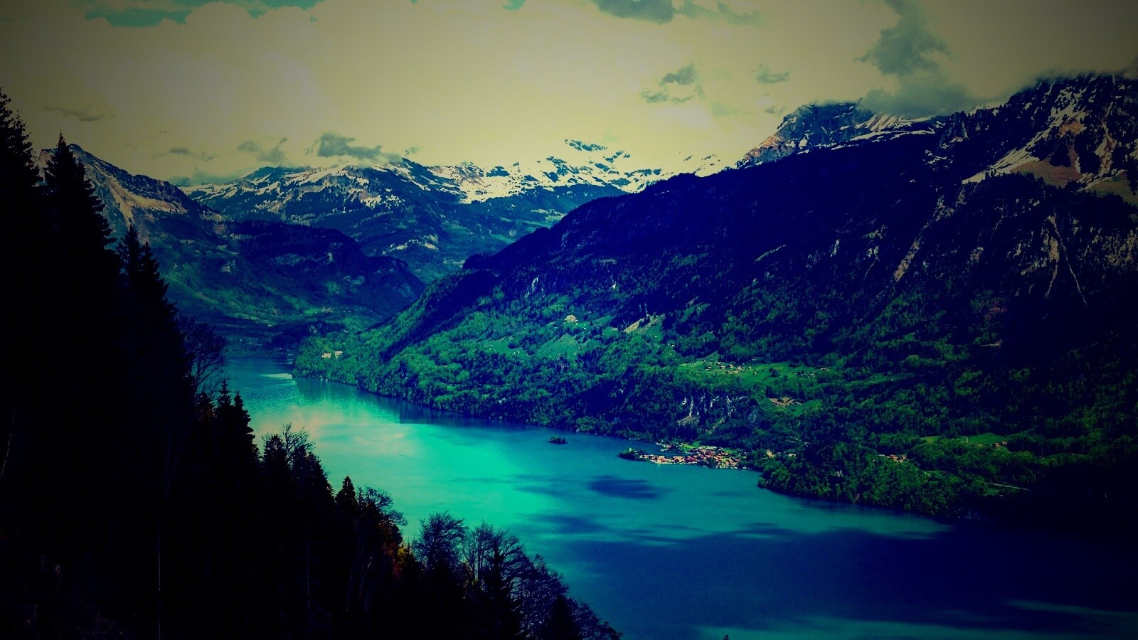 Горная река обои