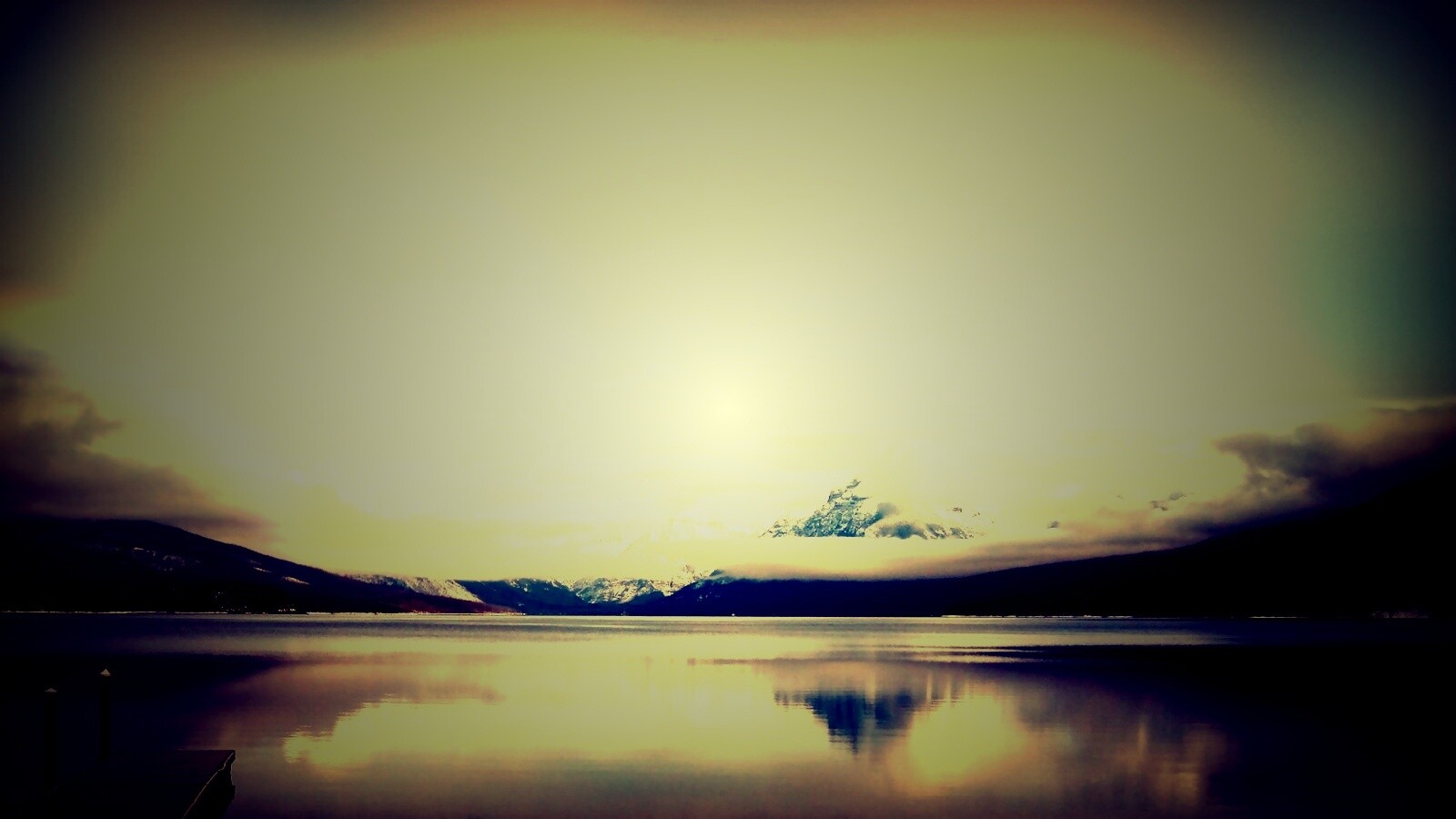 Спокойное горное озеро обои