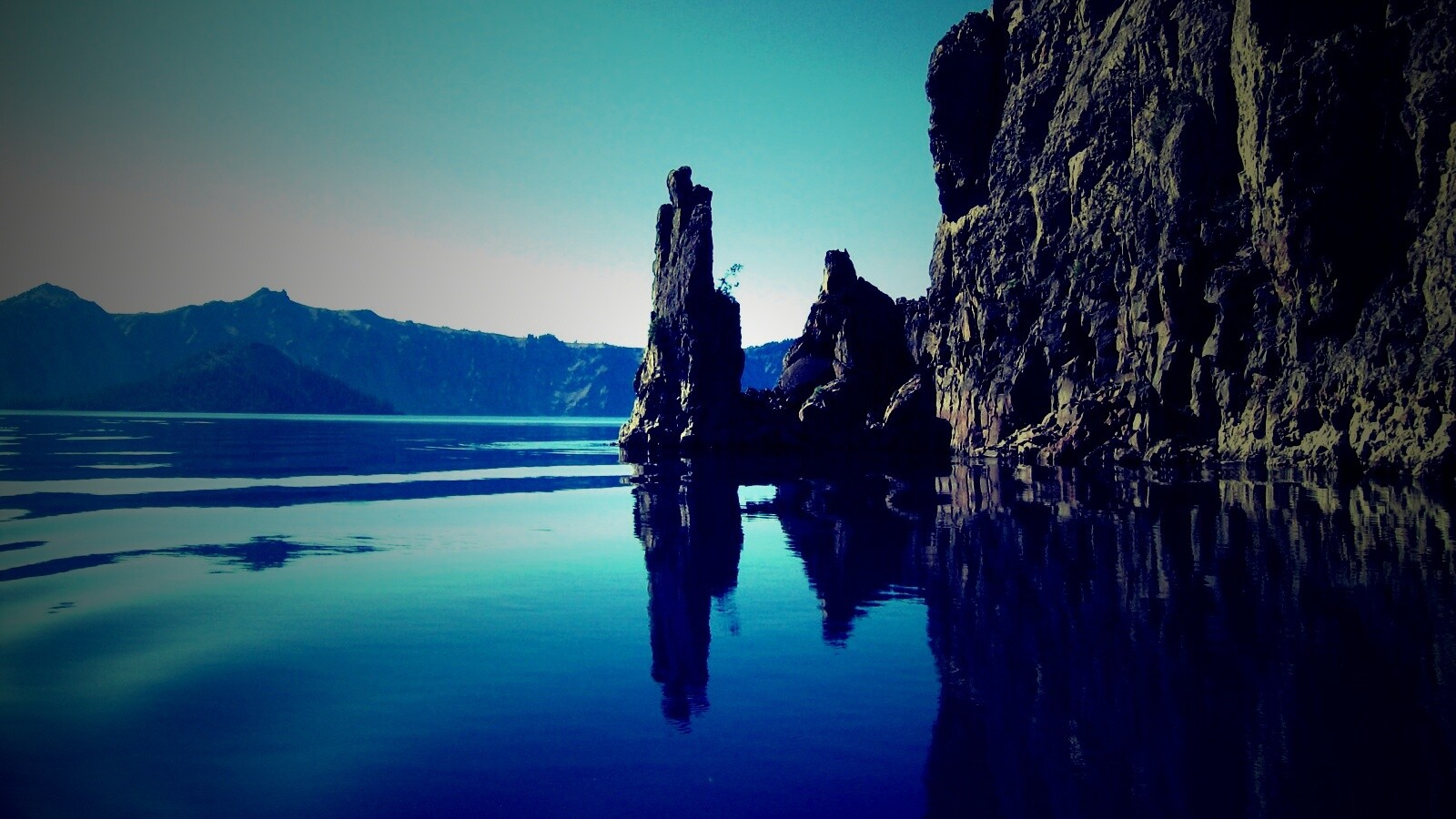 Скалистый берег обои