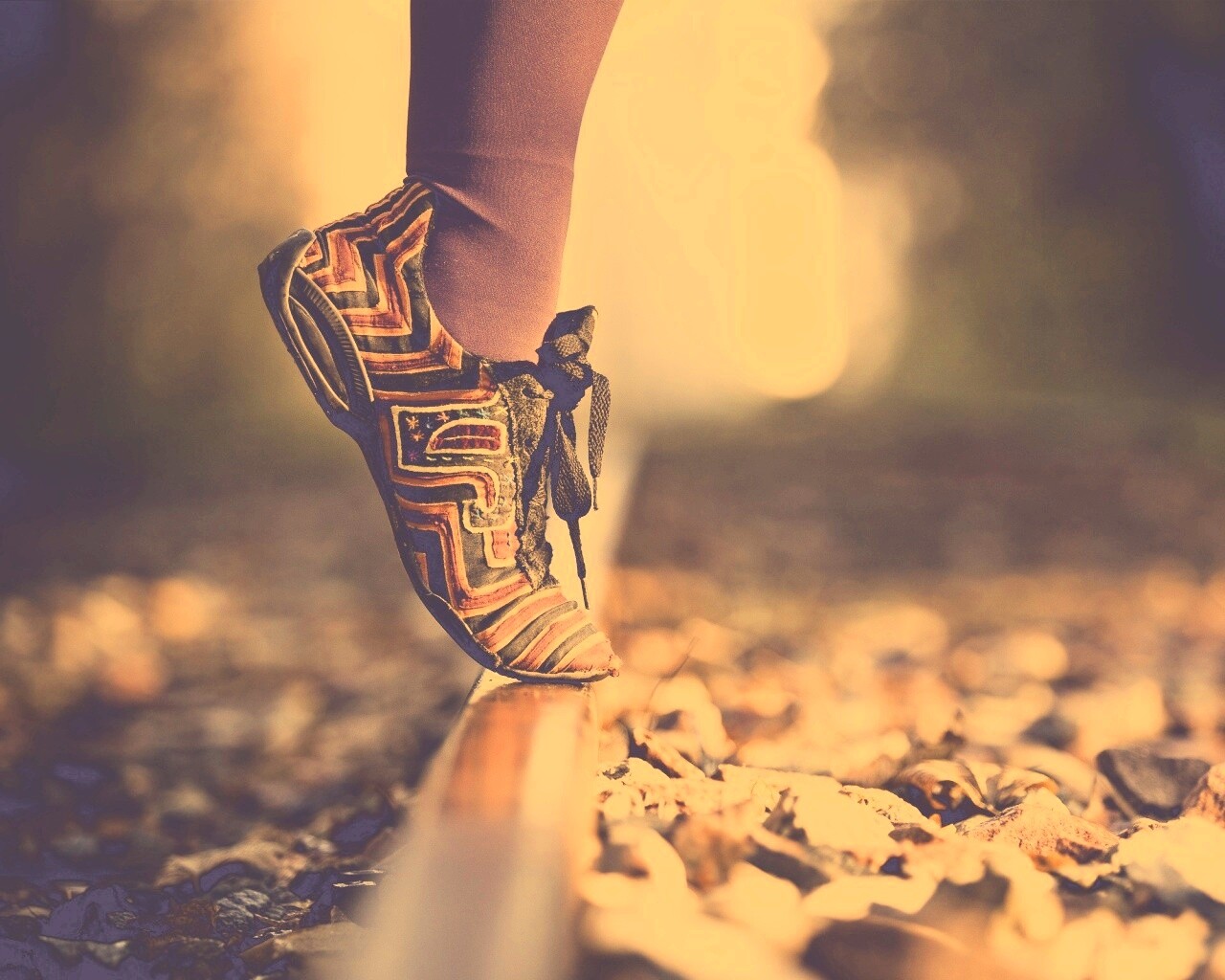 Разноцветные кроссовки обои