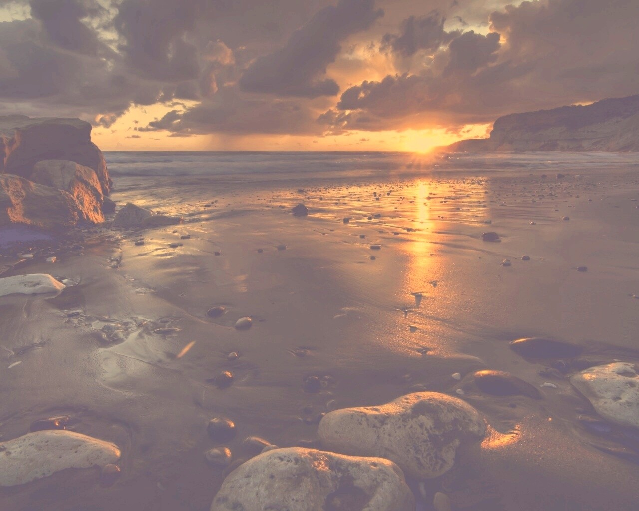 Закат солнца на пляже обои