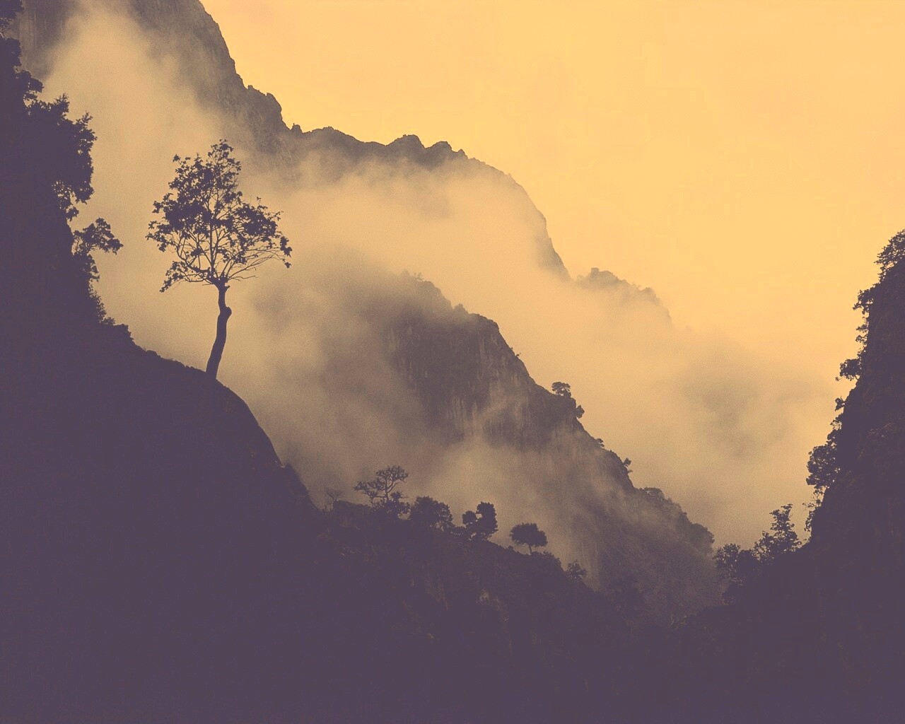 Сумерик в горах обои