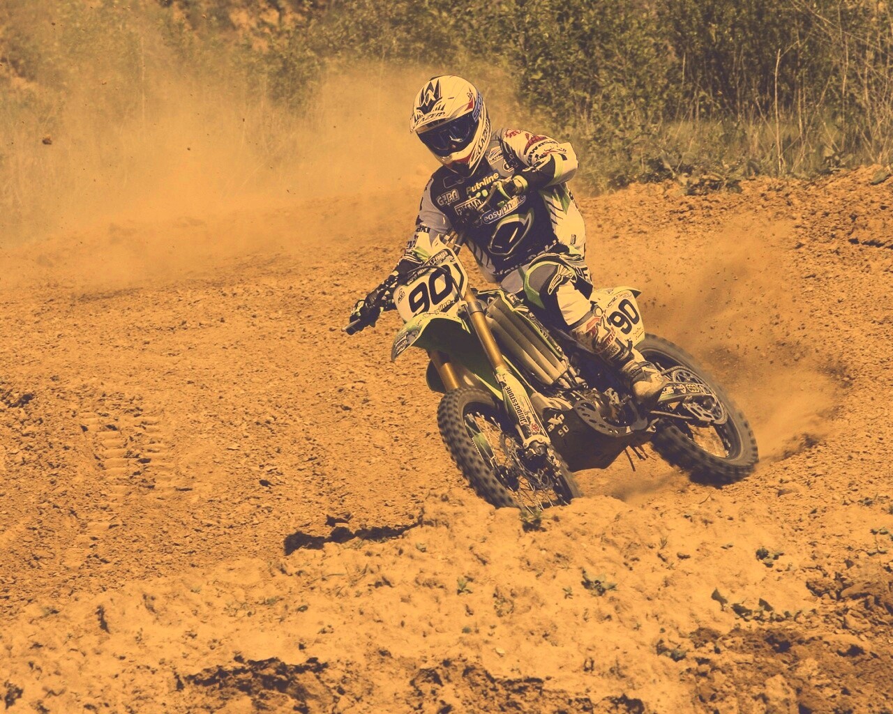 На мототреке обои