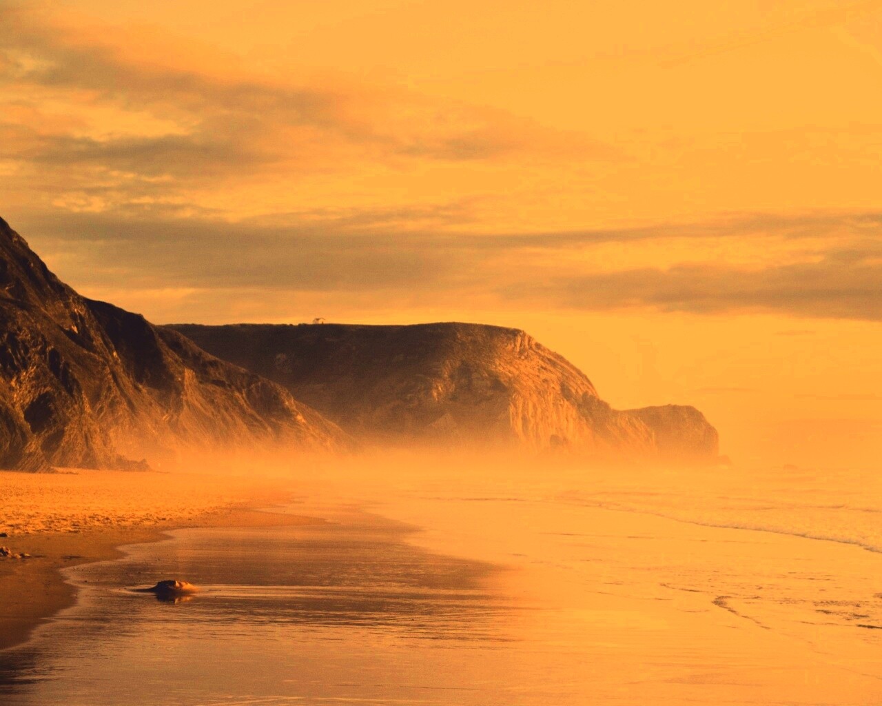 Горы уходящие в море обои