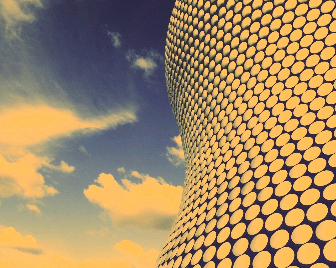 Стена из белых кругов обои