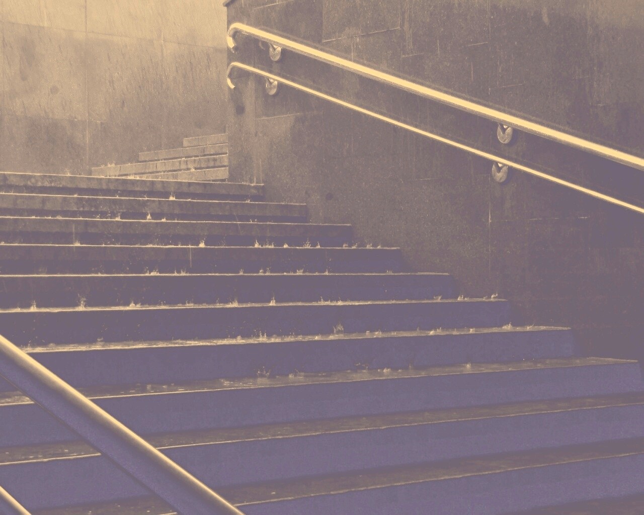 Спуск в подземный переход обои